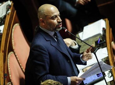 M5s, Paragone guida la scissione dei grillini