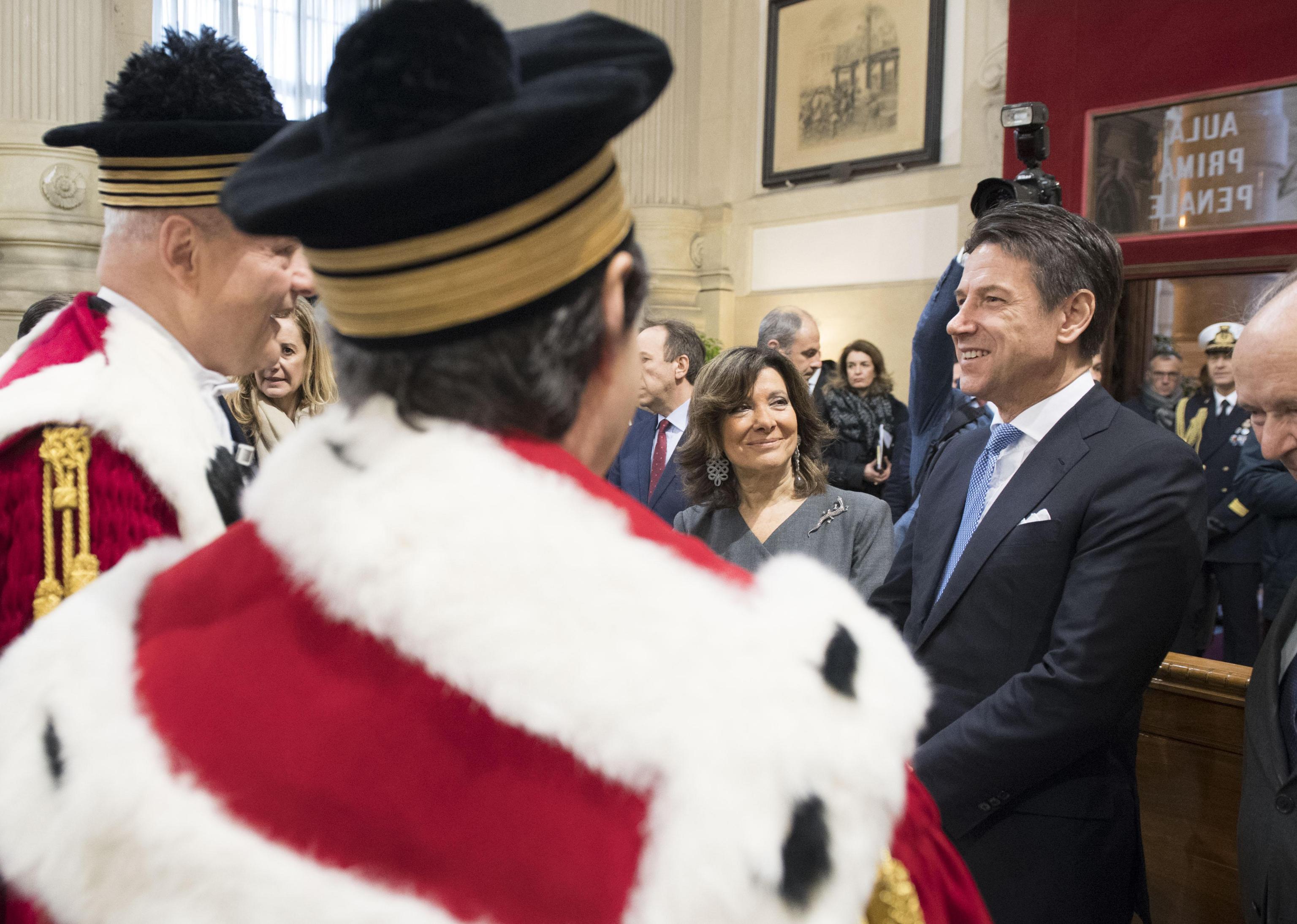 La cerimonia che serve per “cantarle” a chiunque