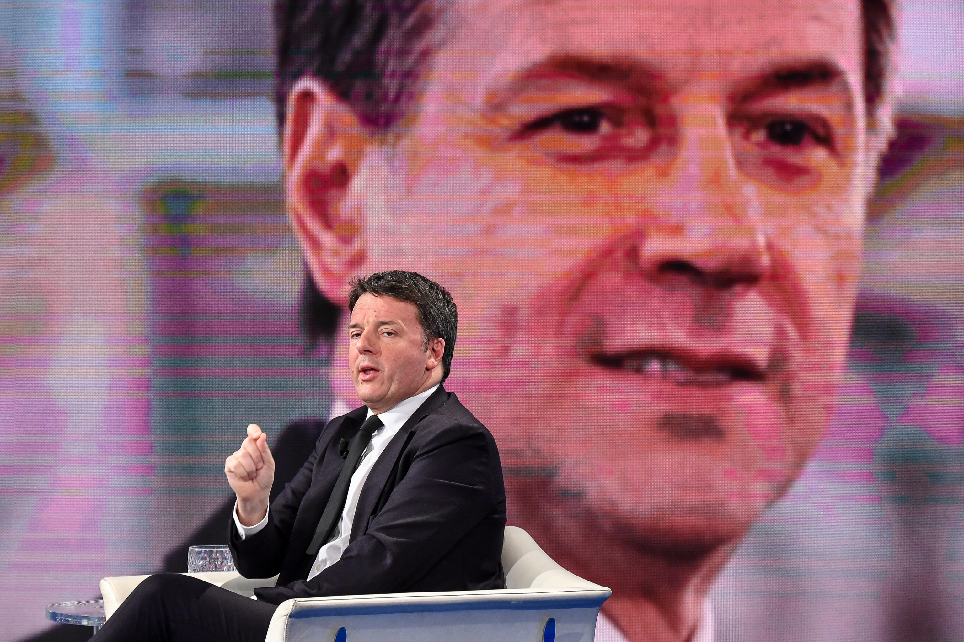 Renzi: facimm ammuina