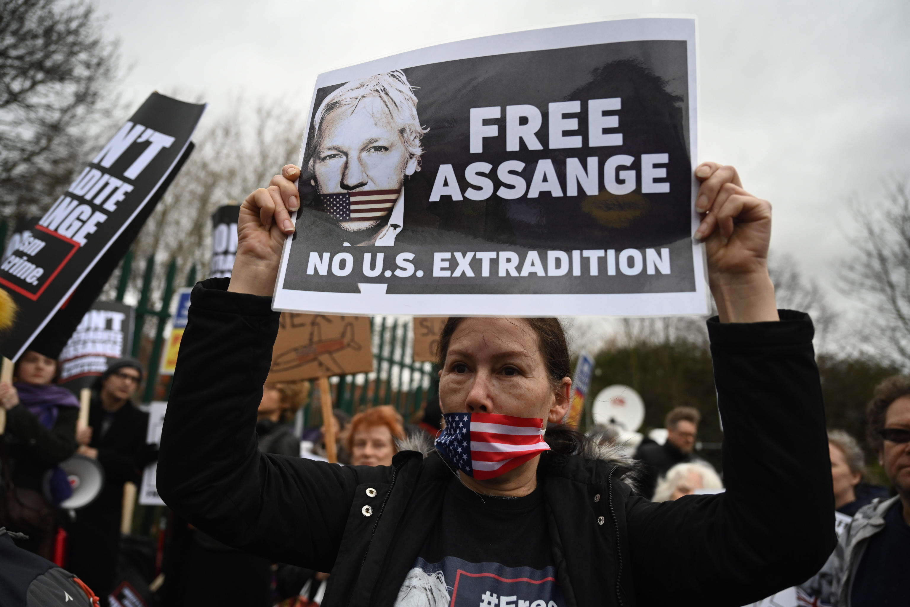Assange: Appello dei parlamentari al premier australiano