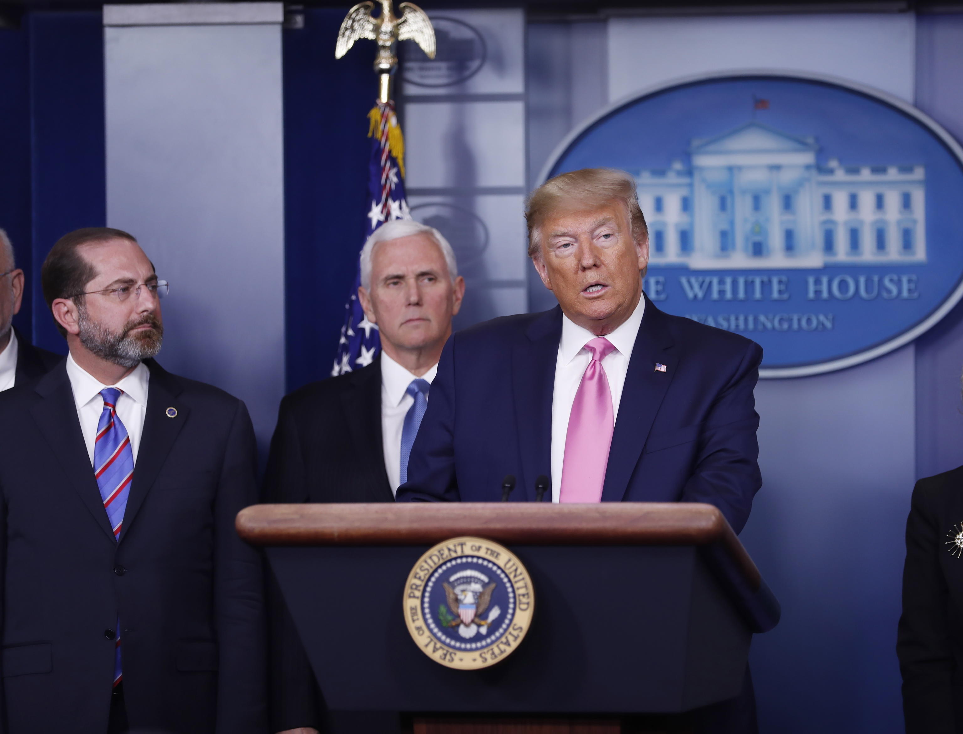 Coronavirus, Trump: “Italia in difficoltà ma è presto per blocco voli”