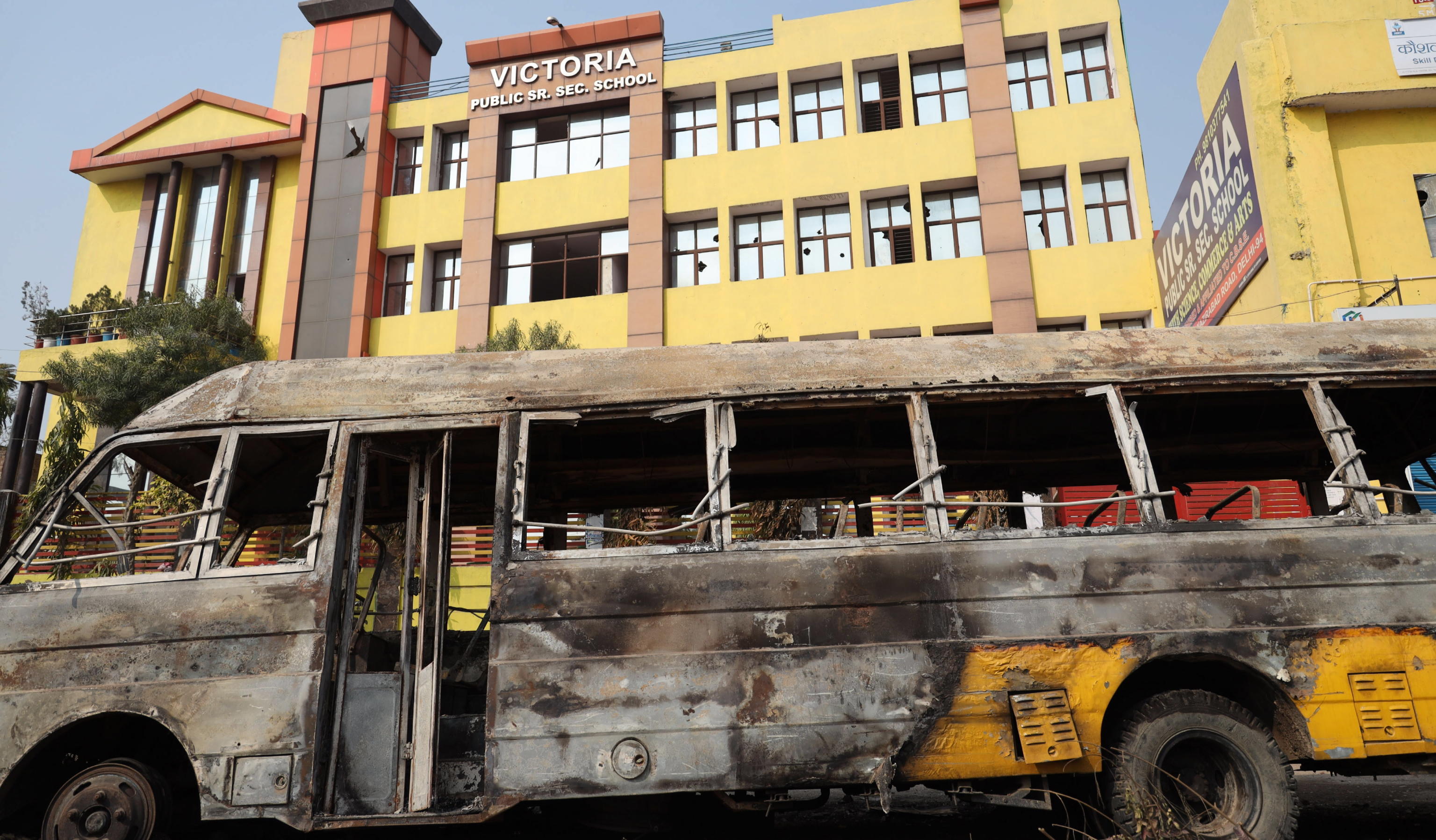 A Delhi regna la violenza: 39 i morti, oltre 350 i feriti 