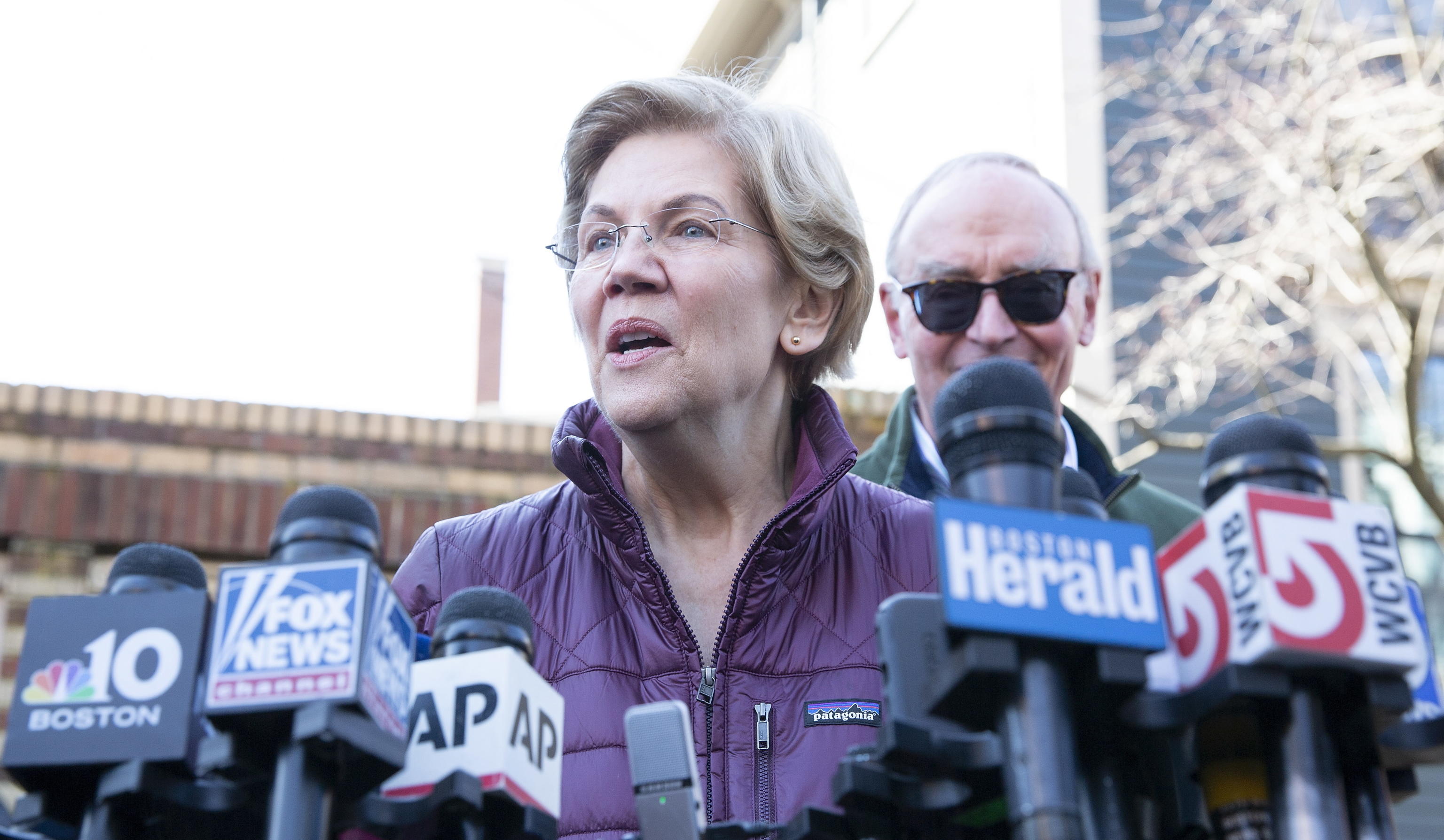 Primarie dem, si ritira anche la Warren: ora è corsa a due