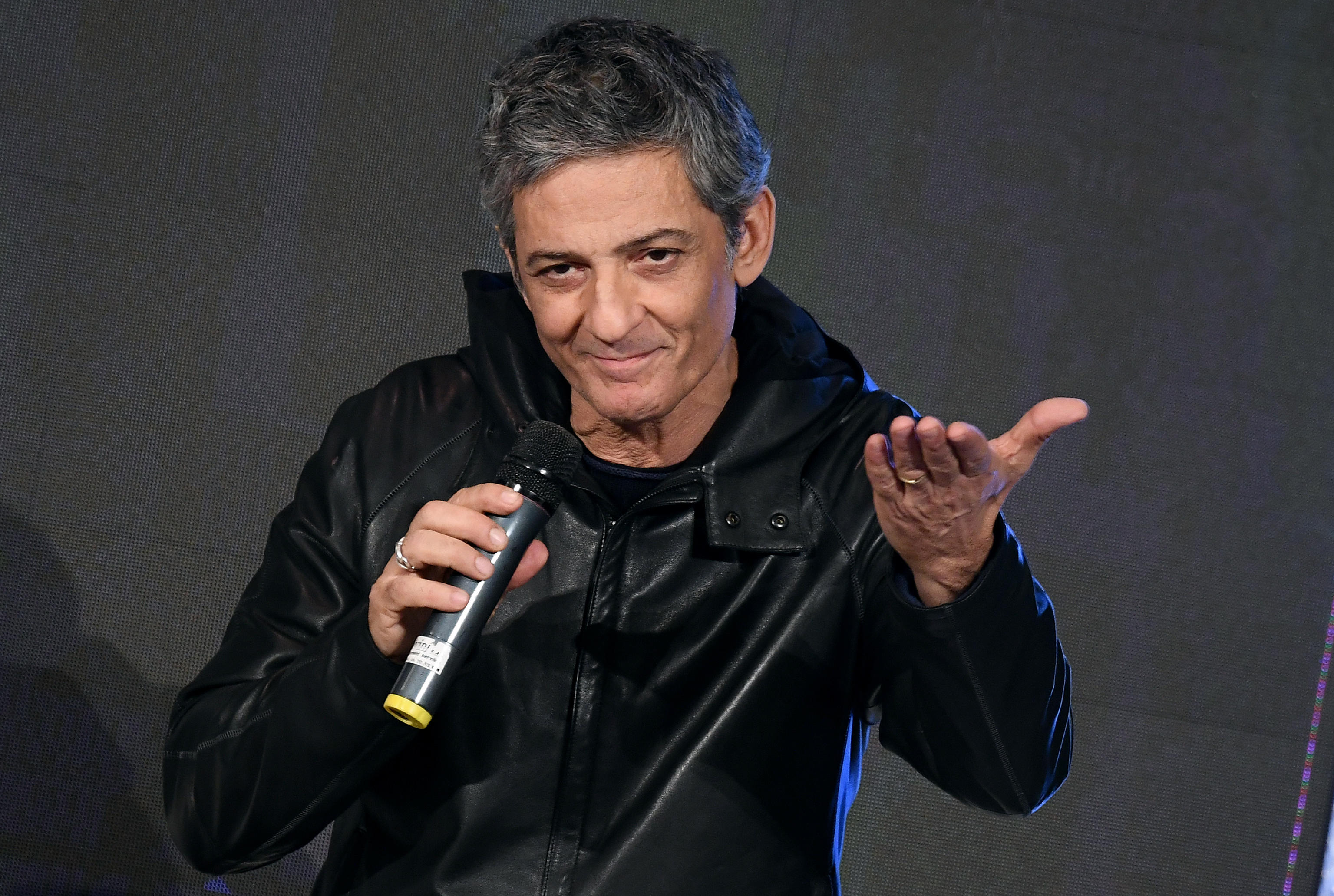 Giovani tutti a casa, scatta l’hashtag dei beniamini della generazione indifferente