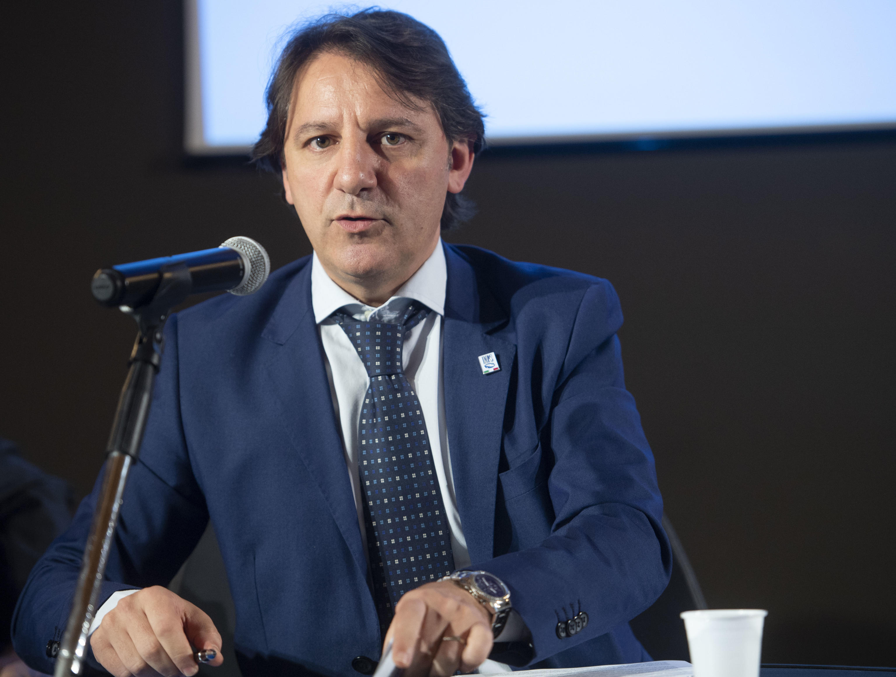 Cinque Stelle, ovvero chiacchiere e manette