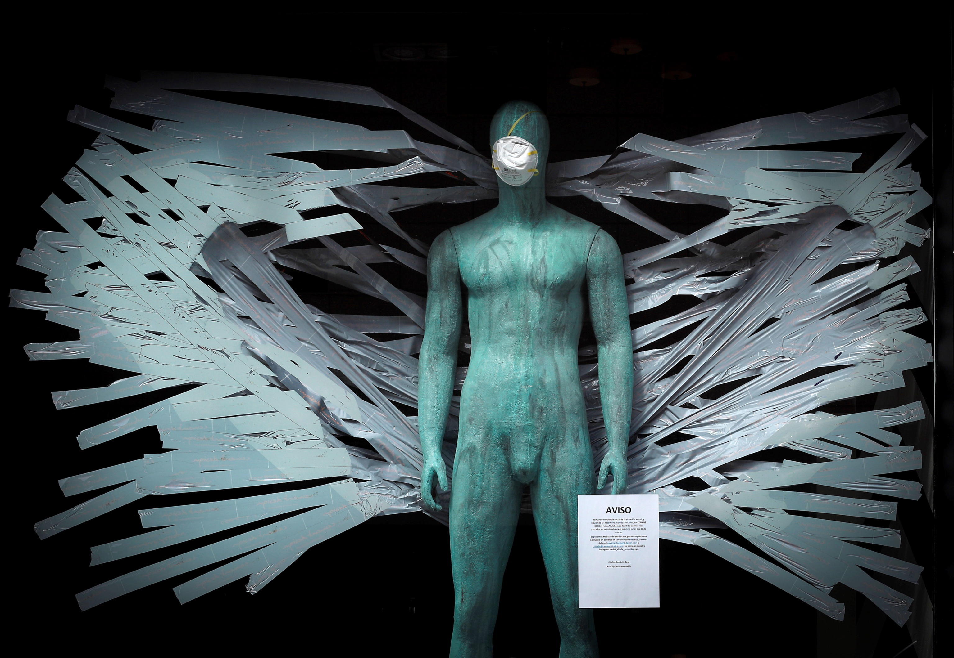 I buoni dentro e gli inutili fuori