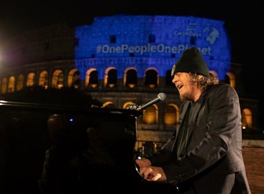 A Piazza del Colosseo, Zucchero “Canta la vita”
