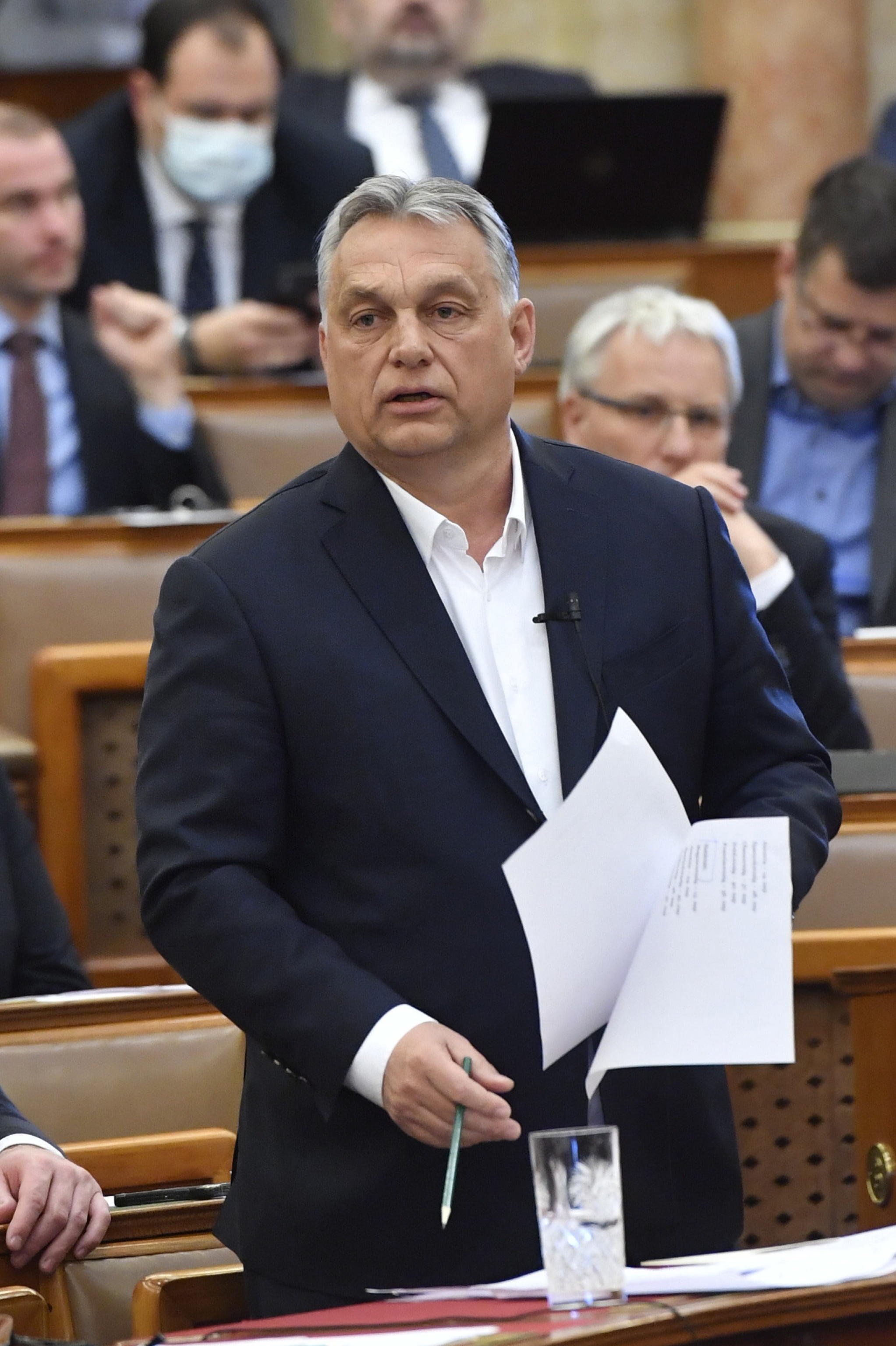 Italia-Ungheria: democrazie commissariate per Covid-19?