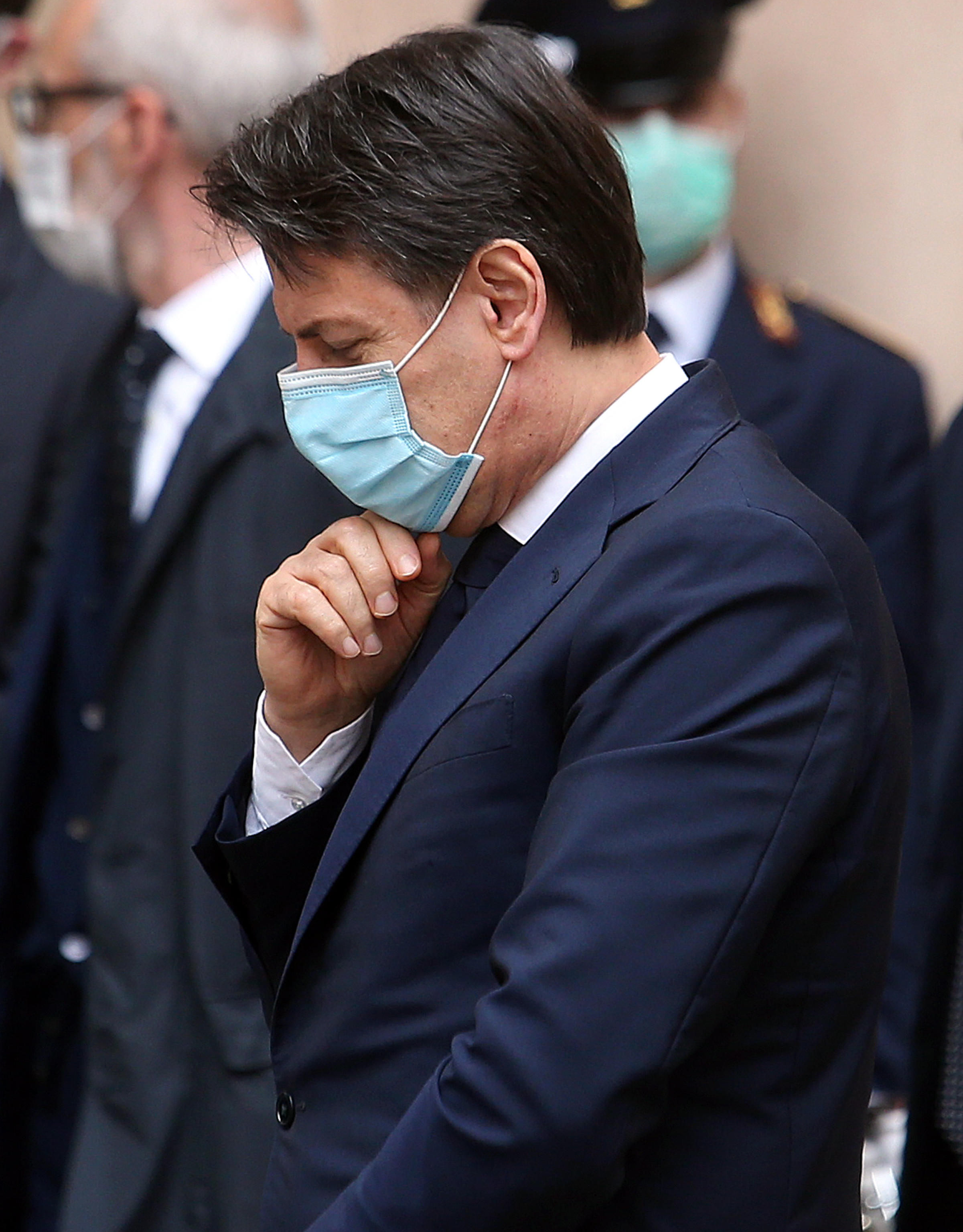 Ripresa, rilancio, anzi no: convivenza con il virus  