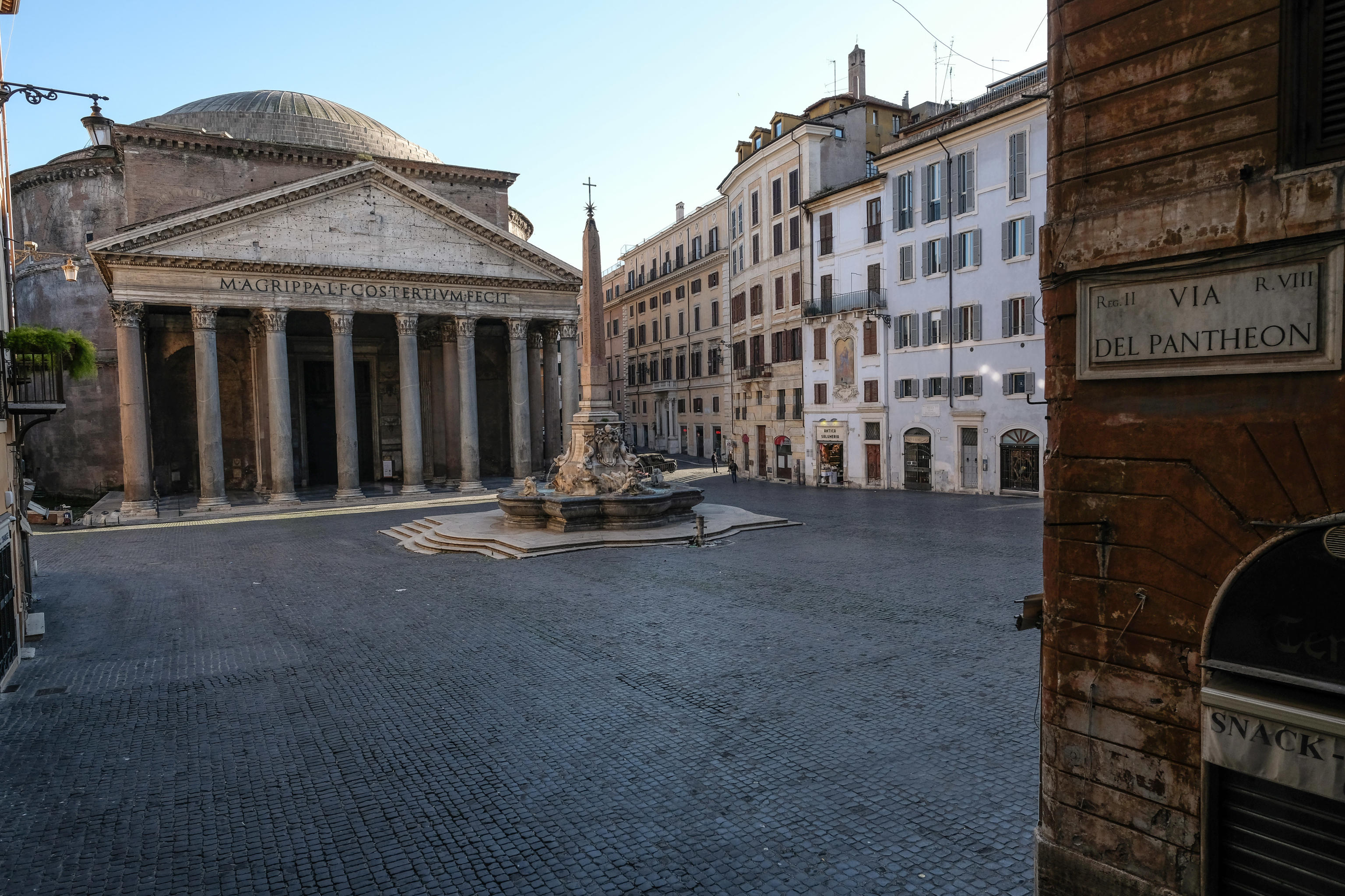 In una Roma deserta fra ricordi e voglia di ripartire