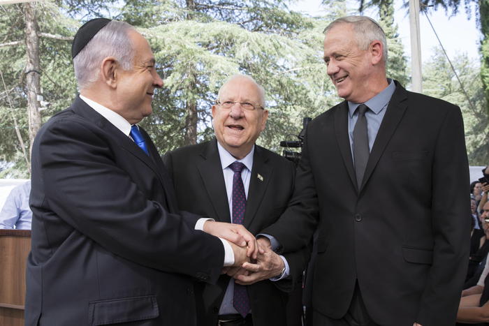 Israele, al via il “governo della staffetta” Netanyahu-Gantz 