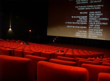 Pace tra sale cinematografiche e piattaforme online