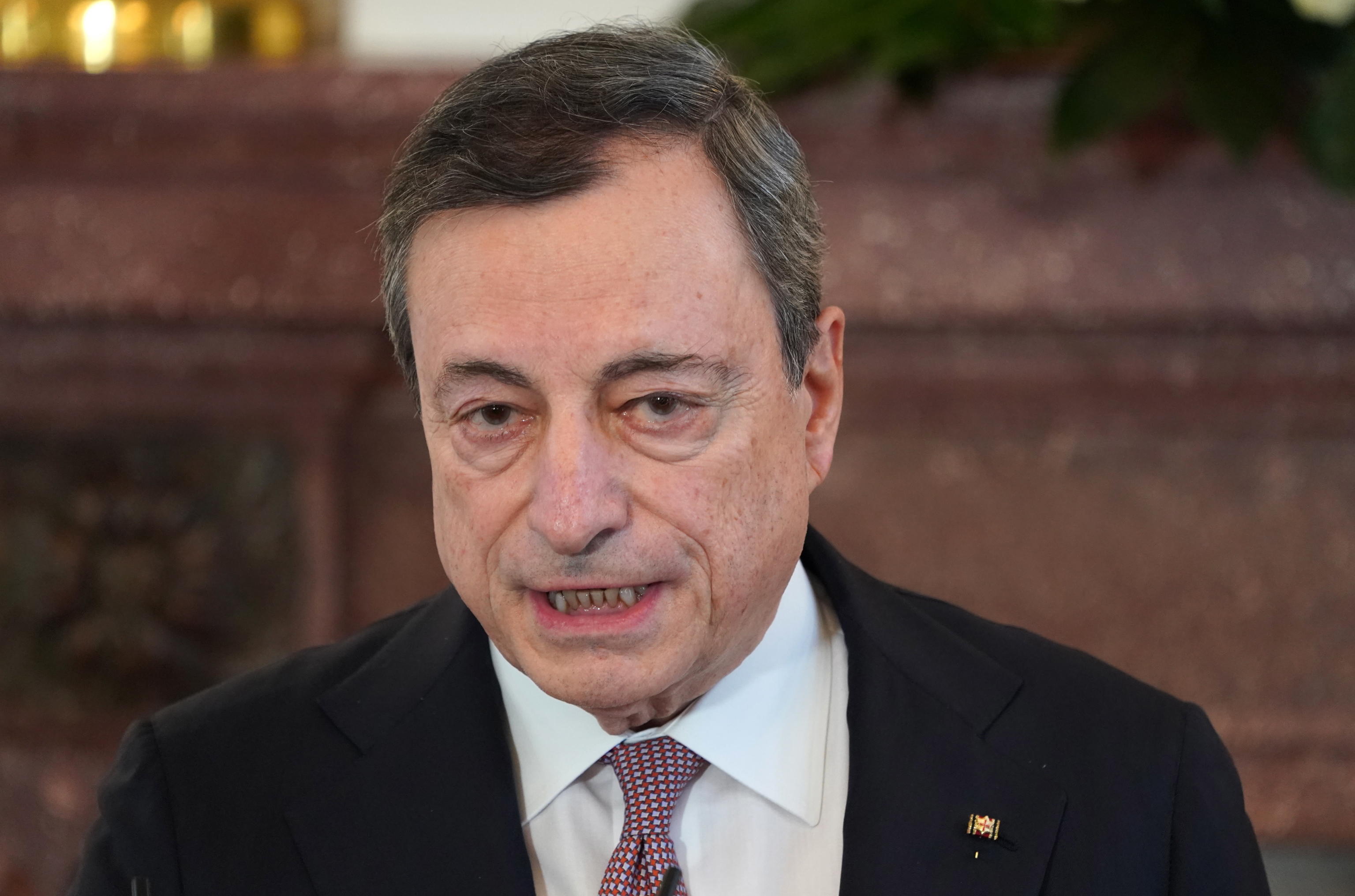 Lo strano silenzio su Draghi