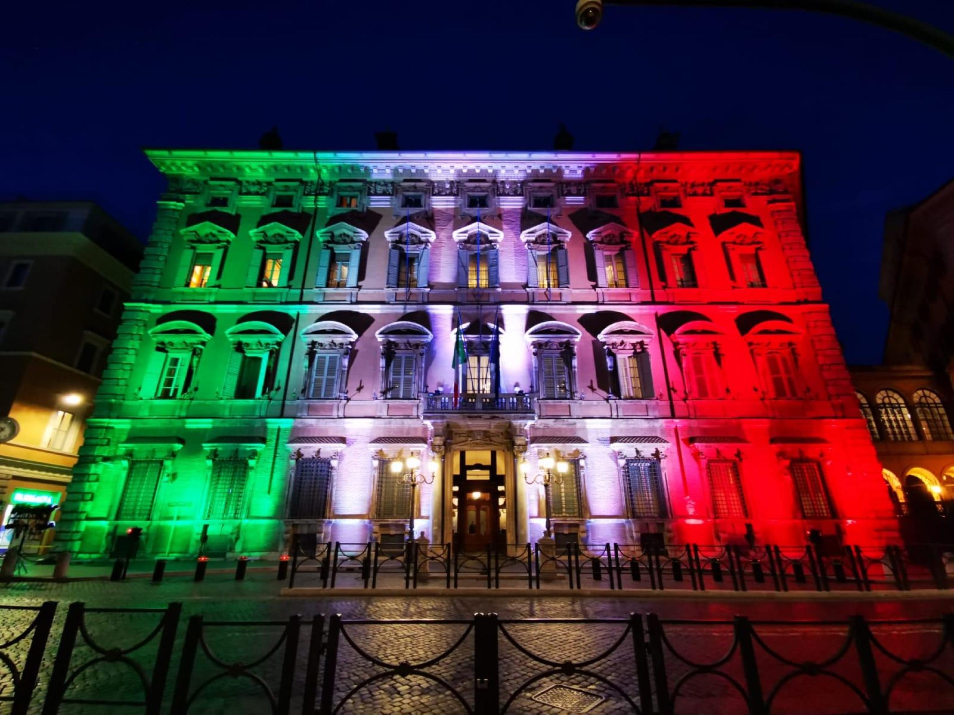 Lo scollamento totale tra questo Governo e gli italiani