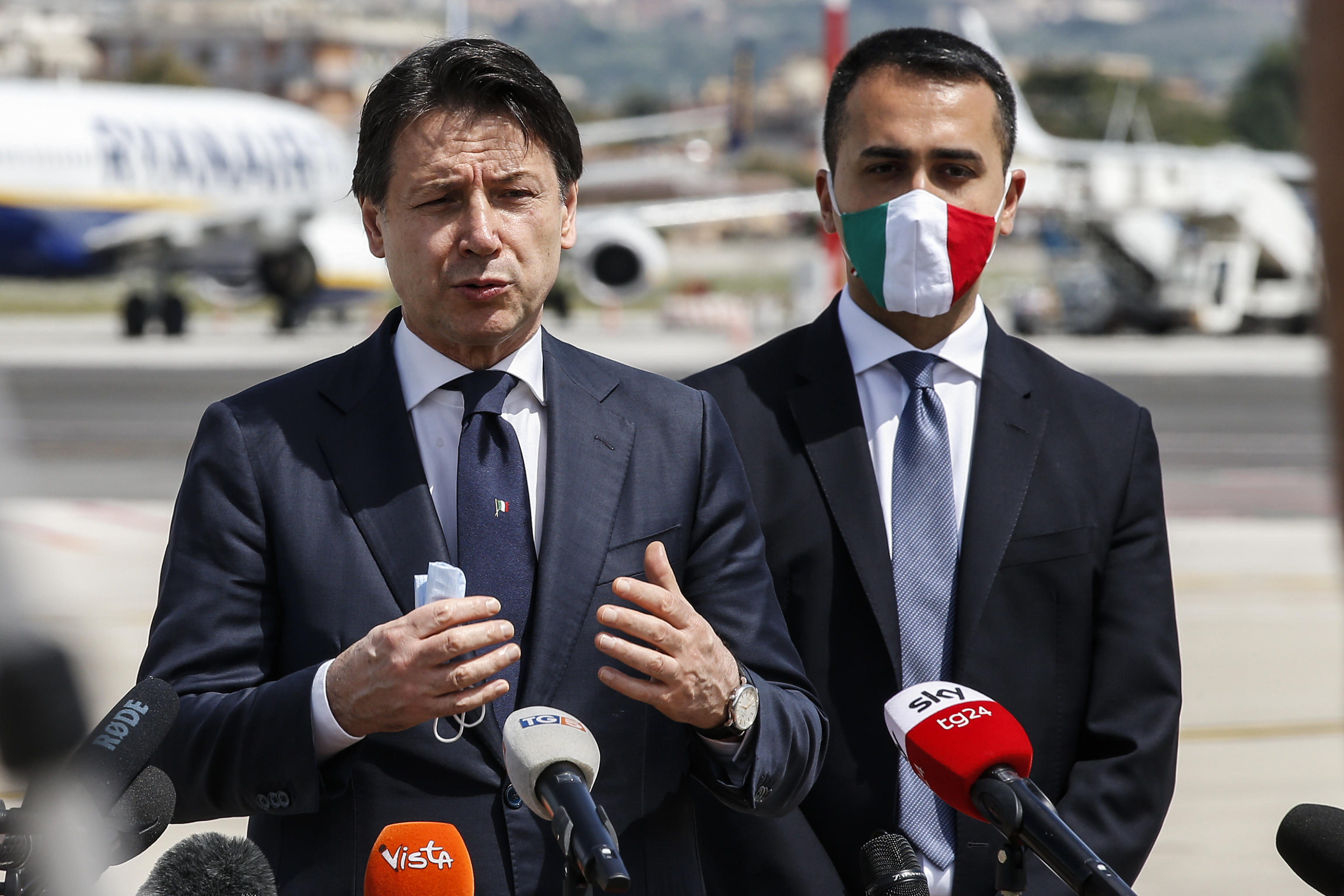 Conte va male, il M5S malissimo 