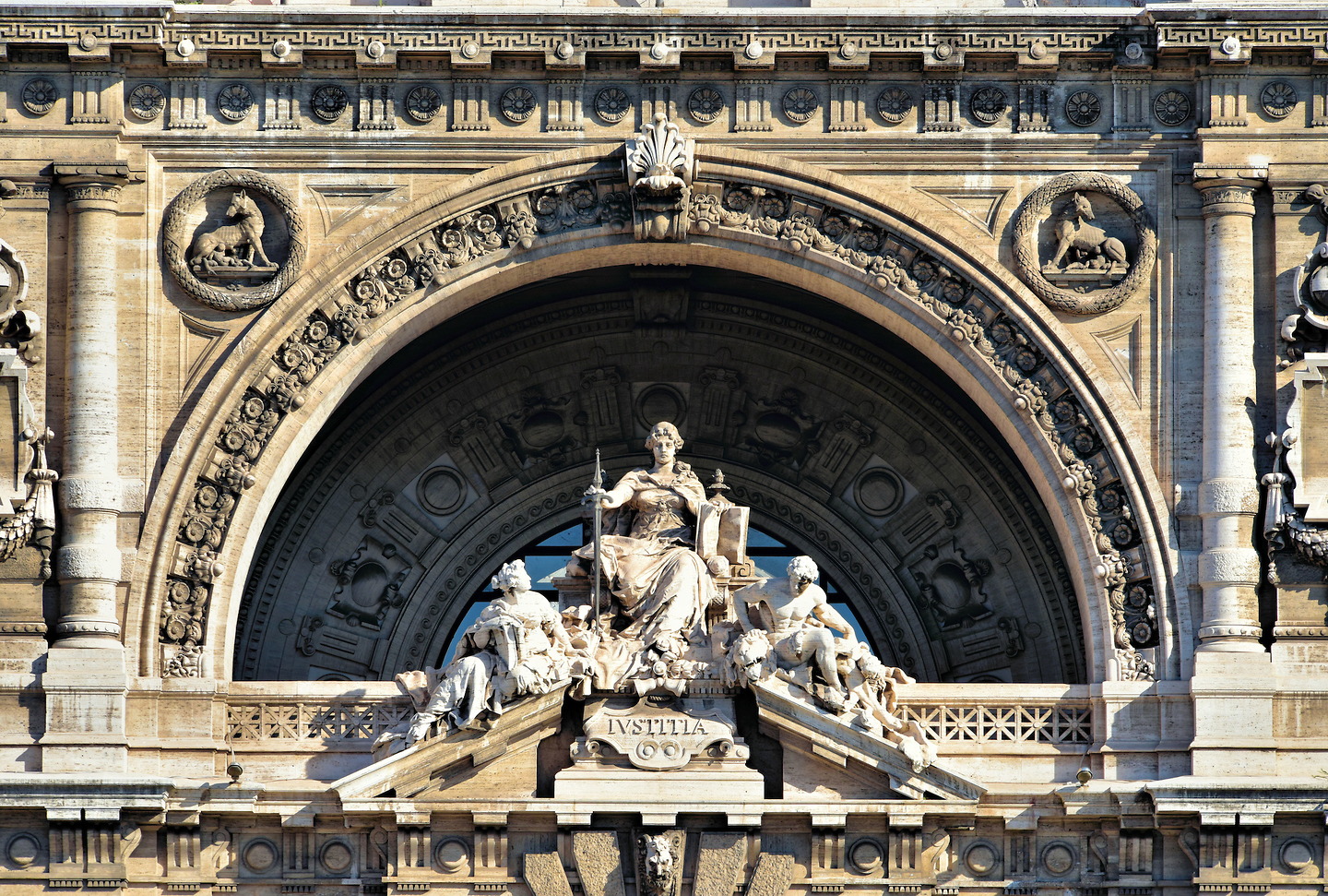 Sulla giustizia: perché Luttwak e Davigo non possono capirsi