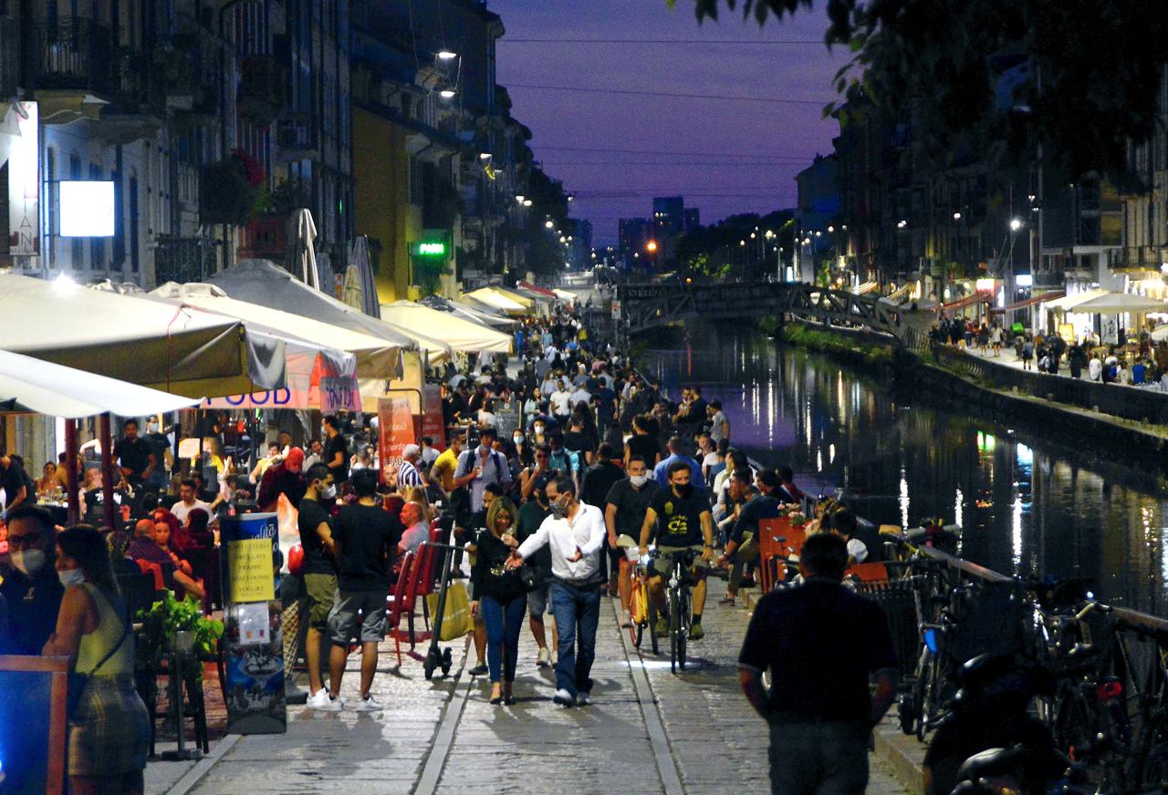 No assembramenti, no movida, ma il governo offra alternative a venti milioni di giovani 