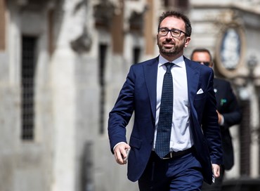 Nuove rogne per Bonafede dalle chat di Palamara e dal fuoco amico grillino