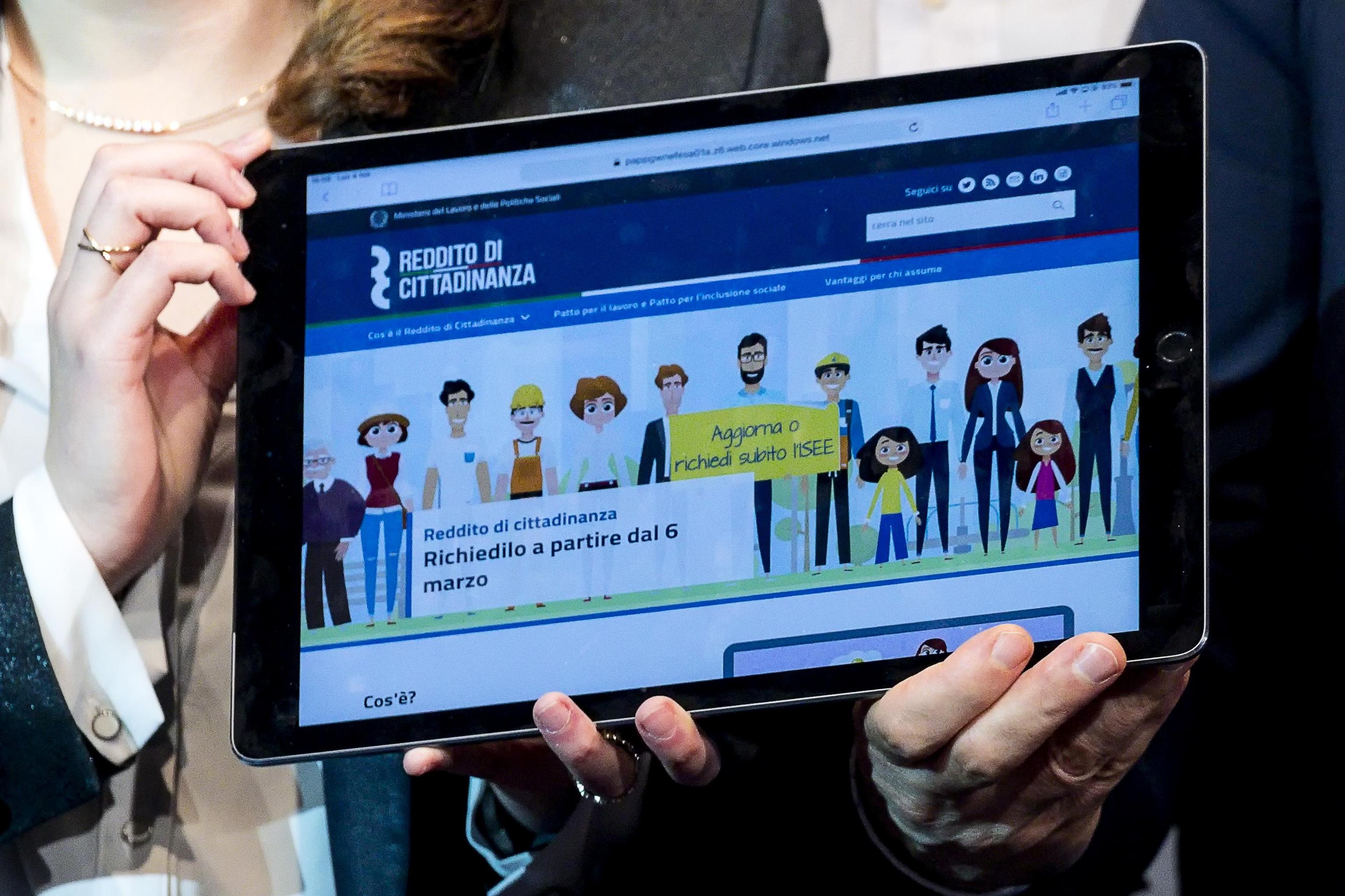 Il reddito di cittadinanza, il salario minimo e le multe sull’occupazione