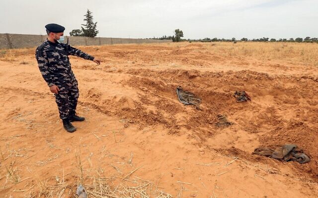 Libia: fosse comuni a Tarhouna