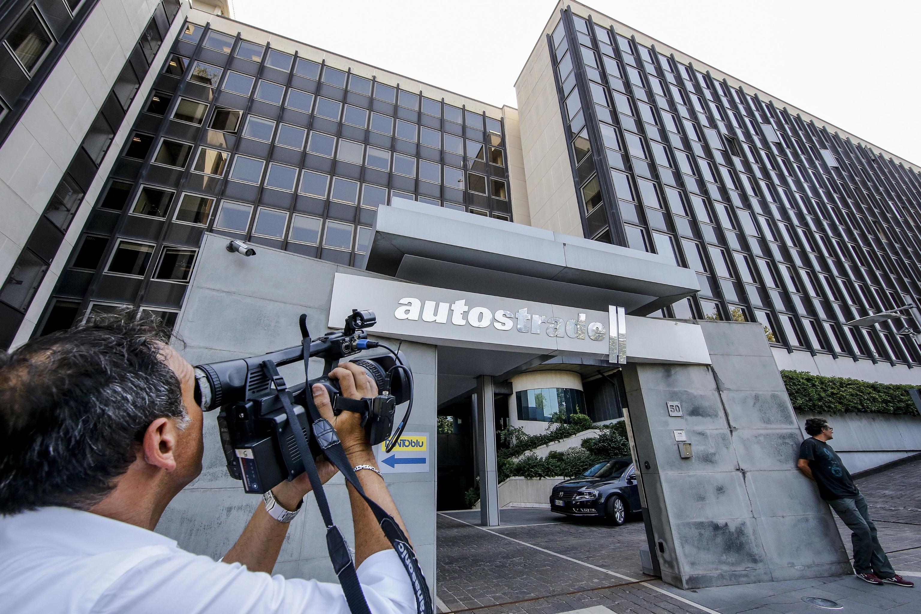 Atlantia attacca il governo e chiede aiuto alla Ue 