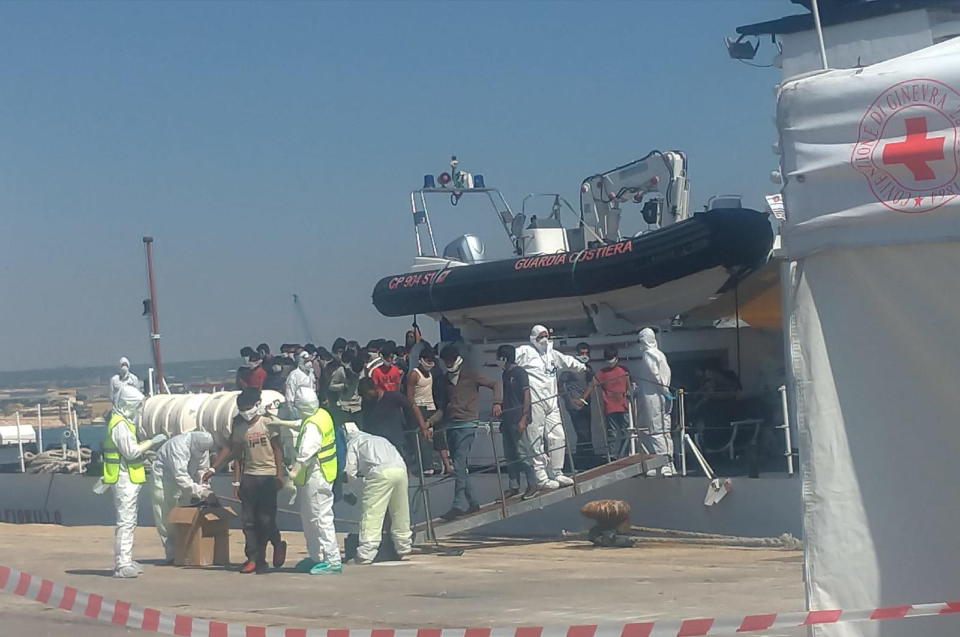 Migranti, a Pozzallo 11 positivi al Covid-19