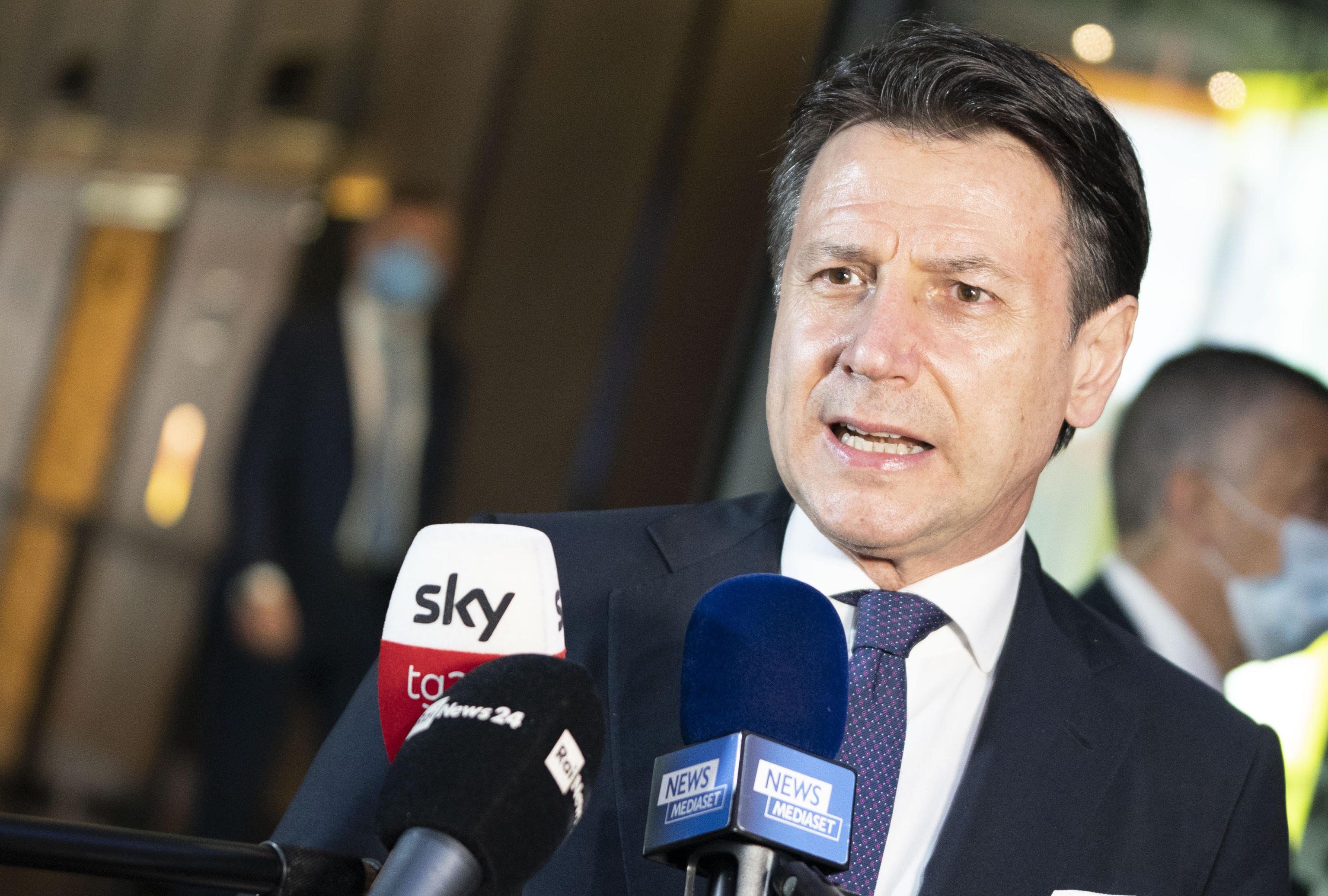 Conte e il governo di fronte al “mercato nero” del Covid-19