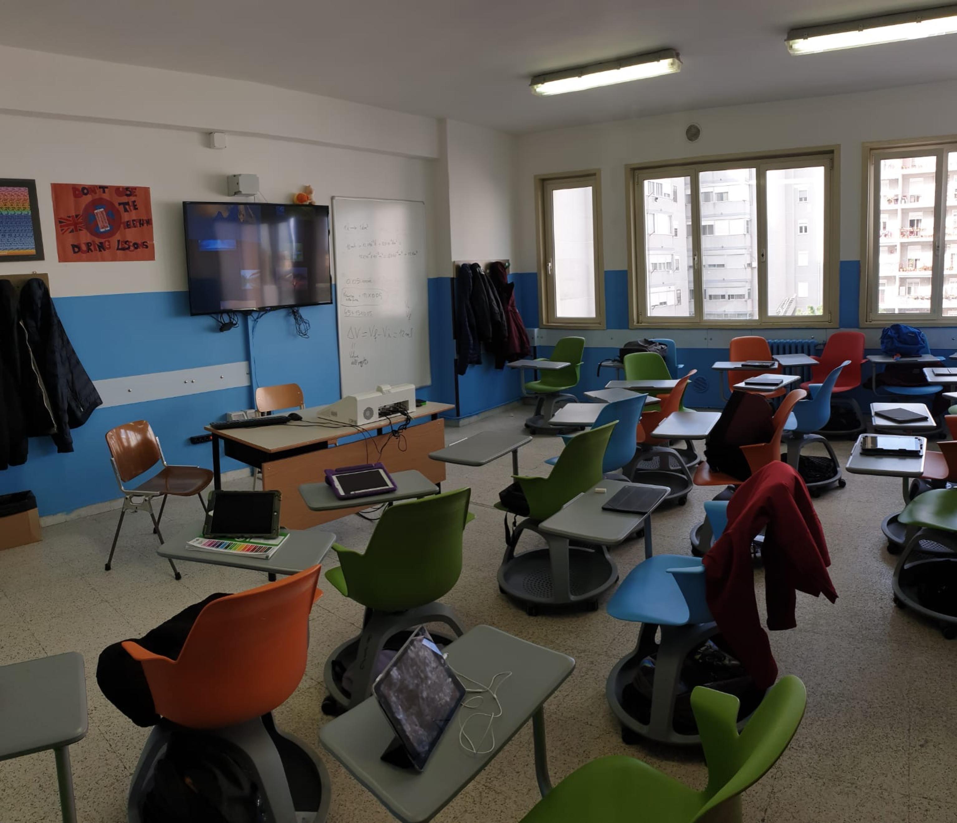 Governo, alla ministra piacciono i banchi con le ruote