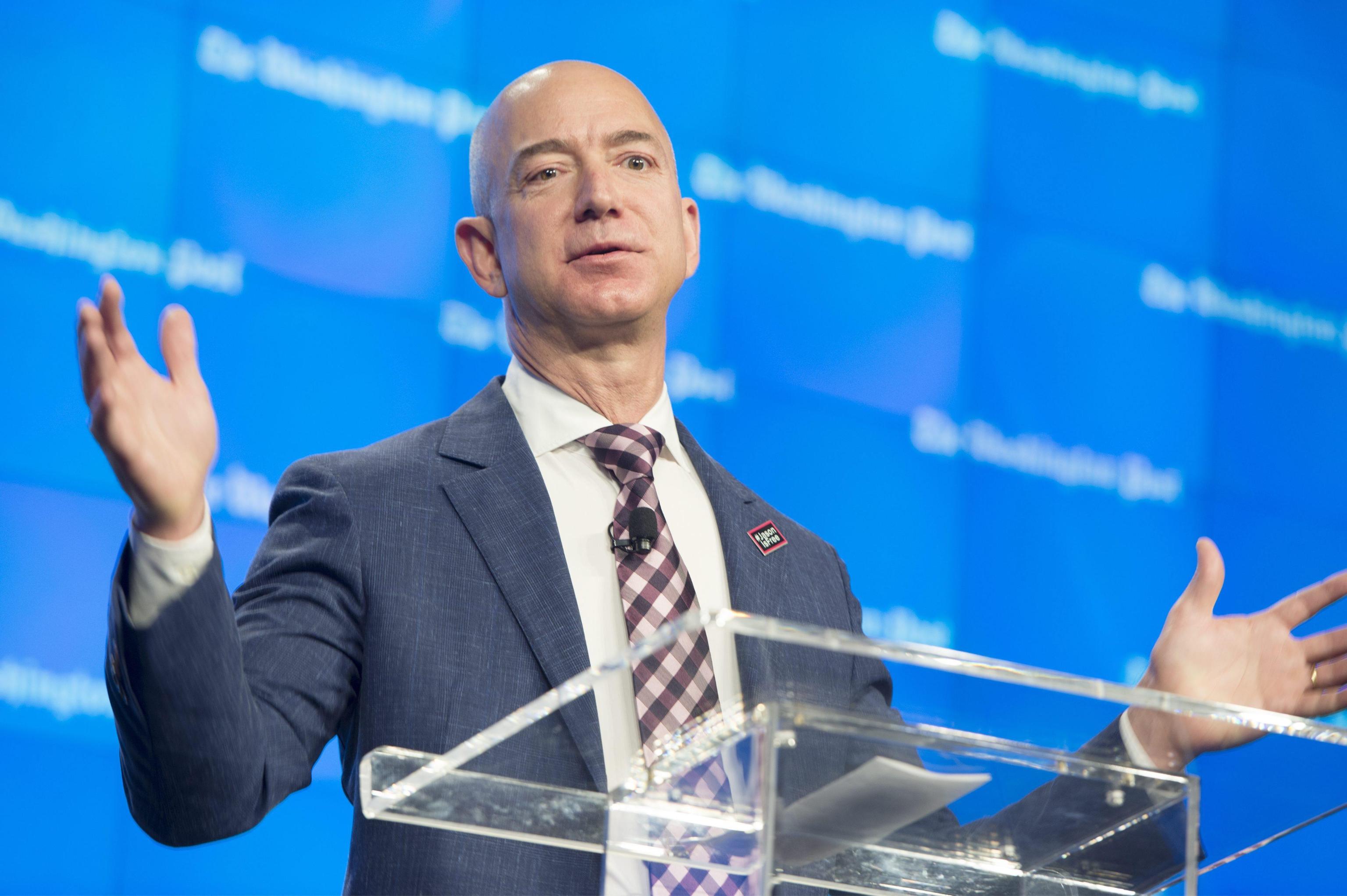Jeff Bezos: il primo al mondo a valere 200 miliardi