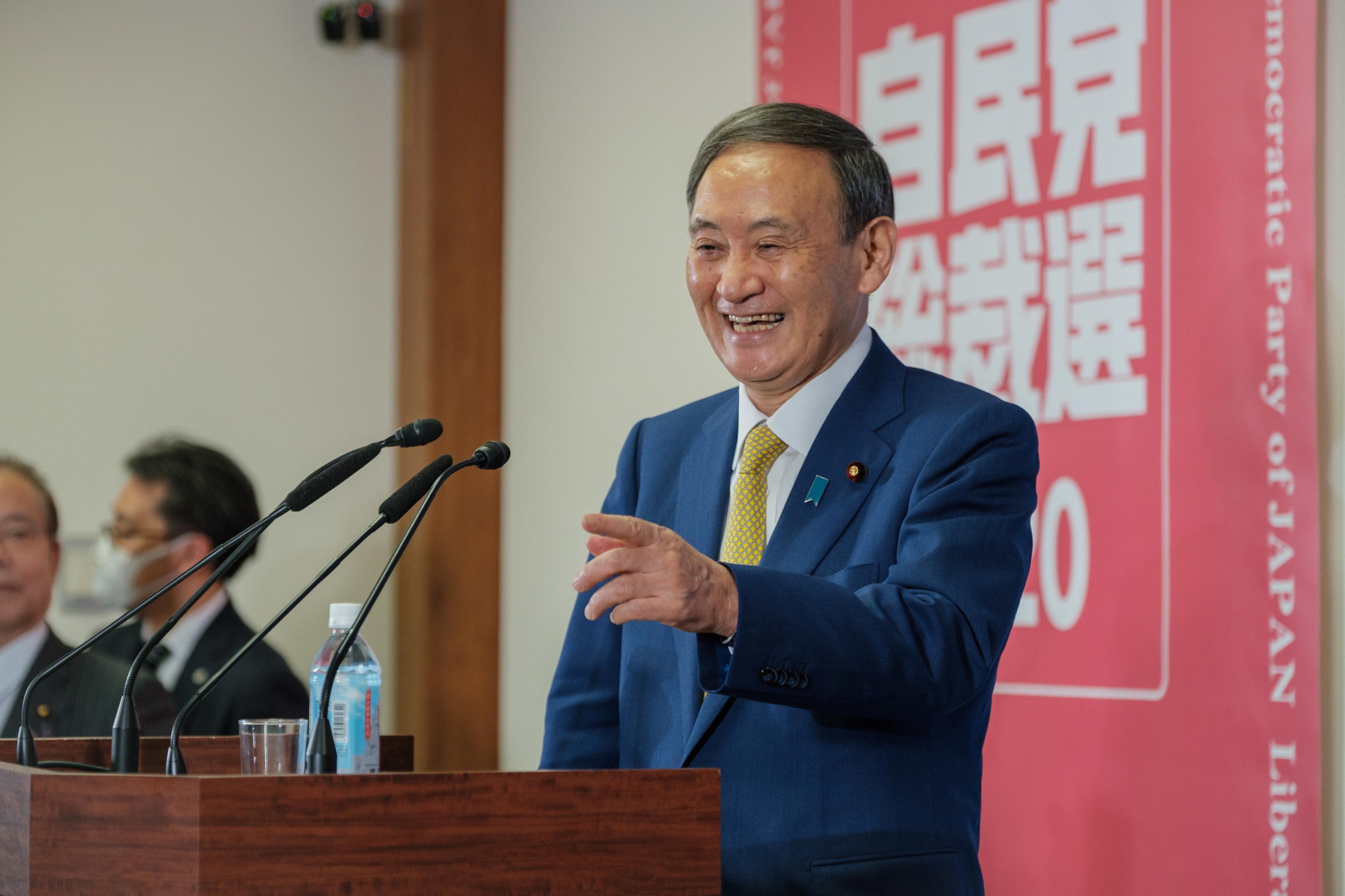 Giappone, Yoshihide Suga sostituirà il premier Abe