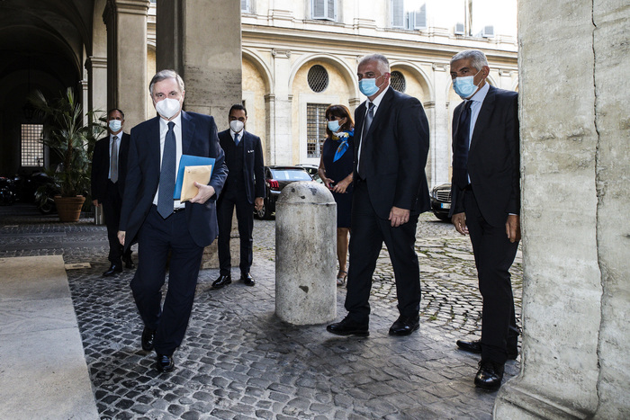 Visco: “La crisi è molto pesante, incerte le conseguenze”