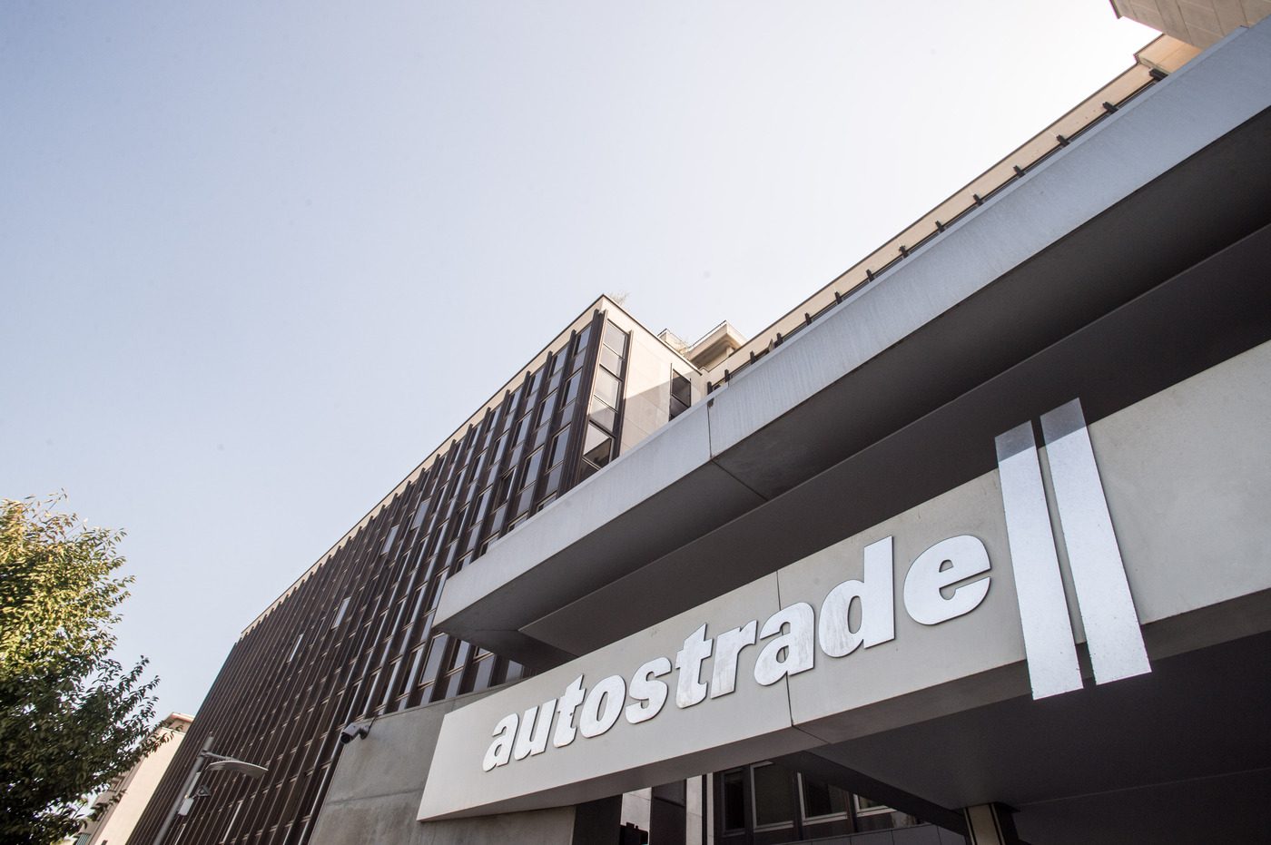 Autostrade straniere, la trattativa non piace all’opposizione