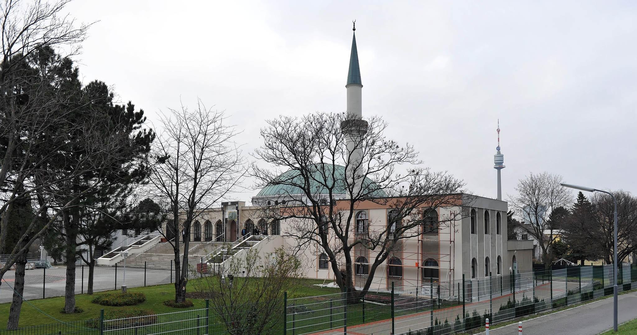 L’Austria chiude le moschee legate a Islam radicale