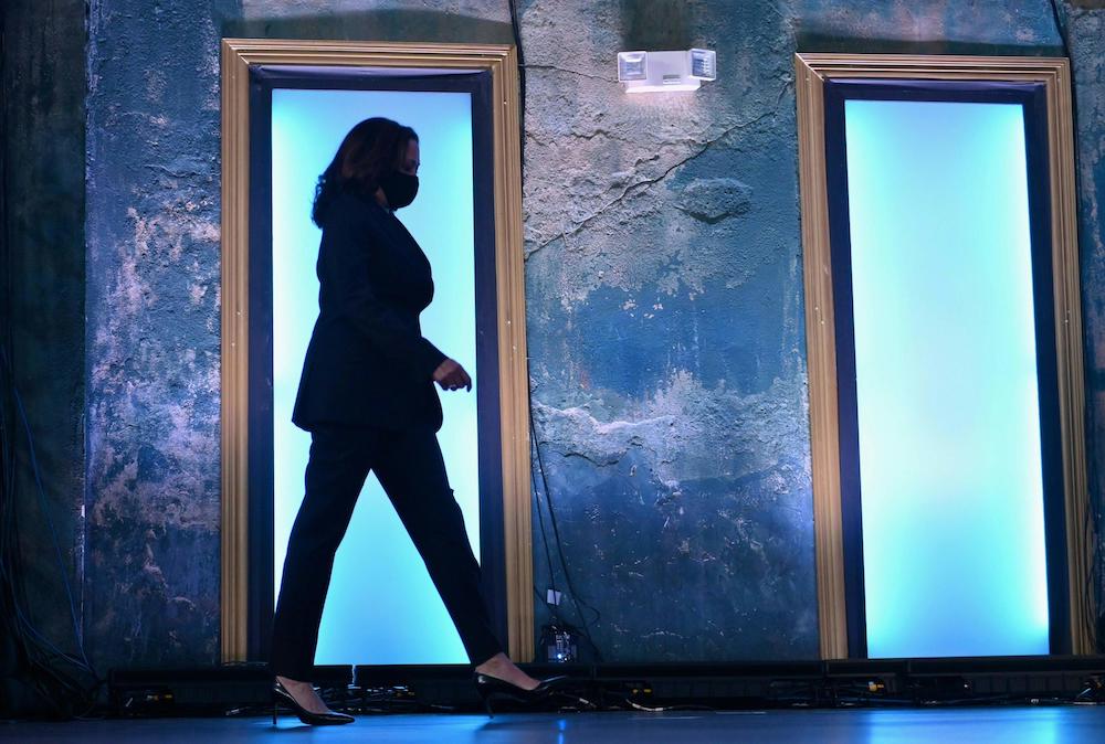 I perbenisti e la smania per Kamala Harris