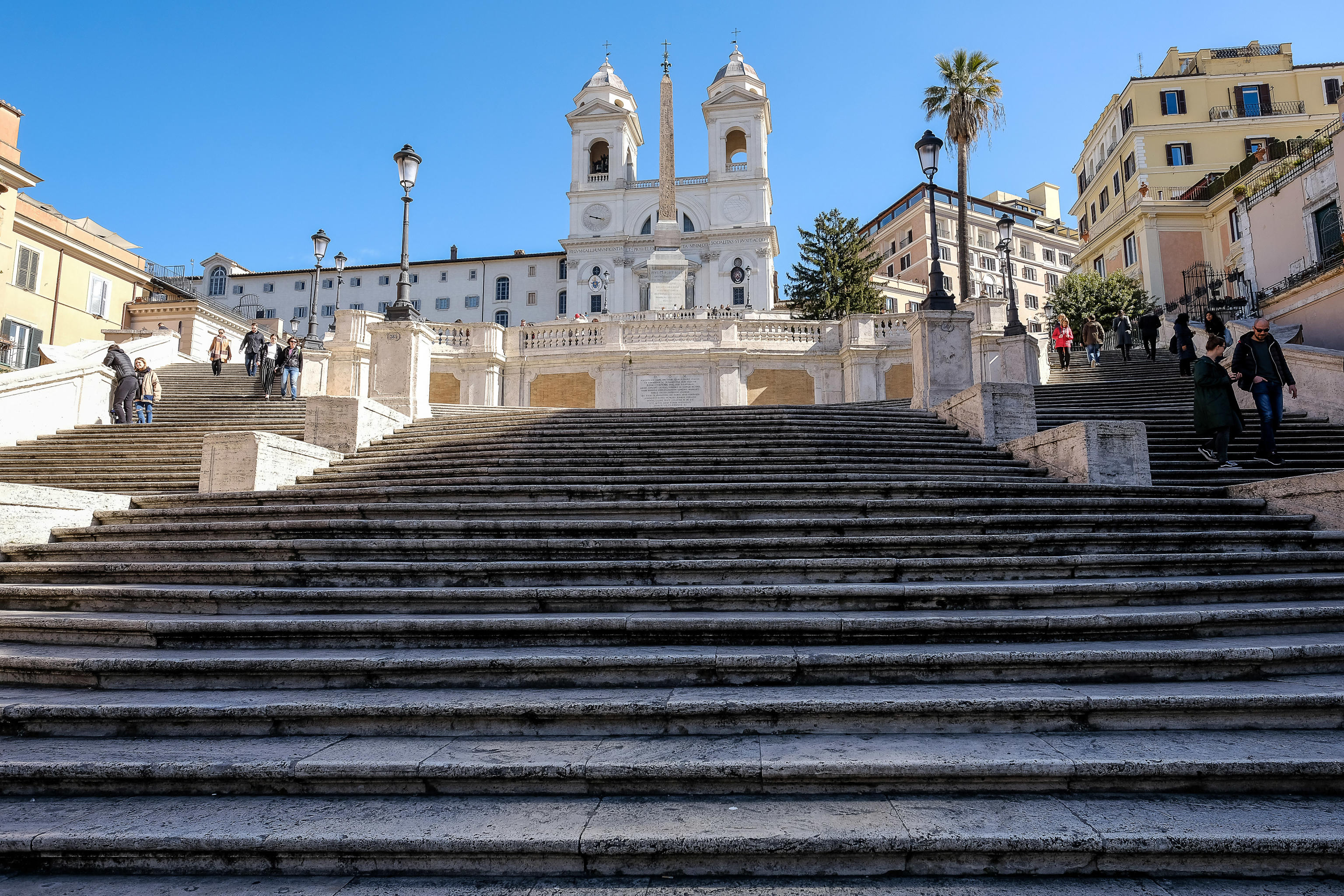 Crollo dei consumi, l’allarme della Confcommercio