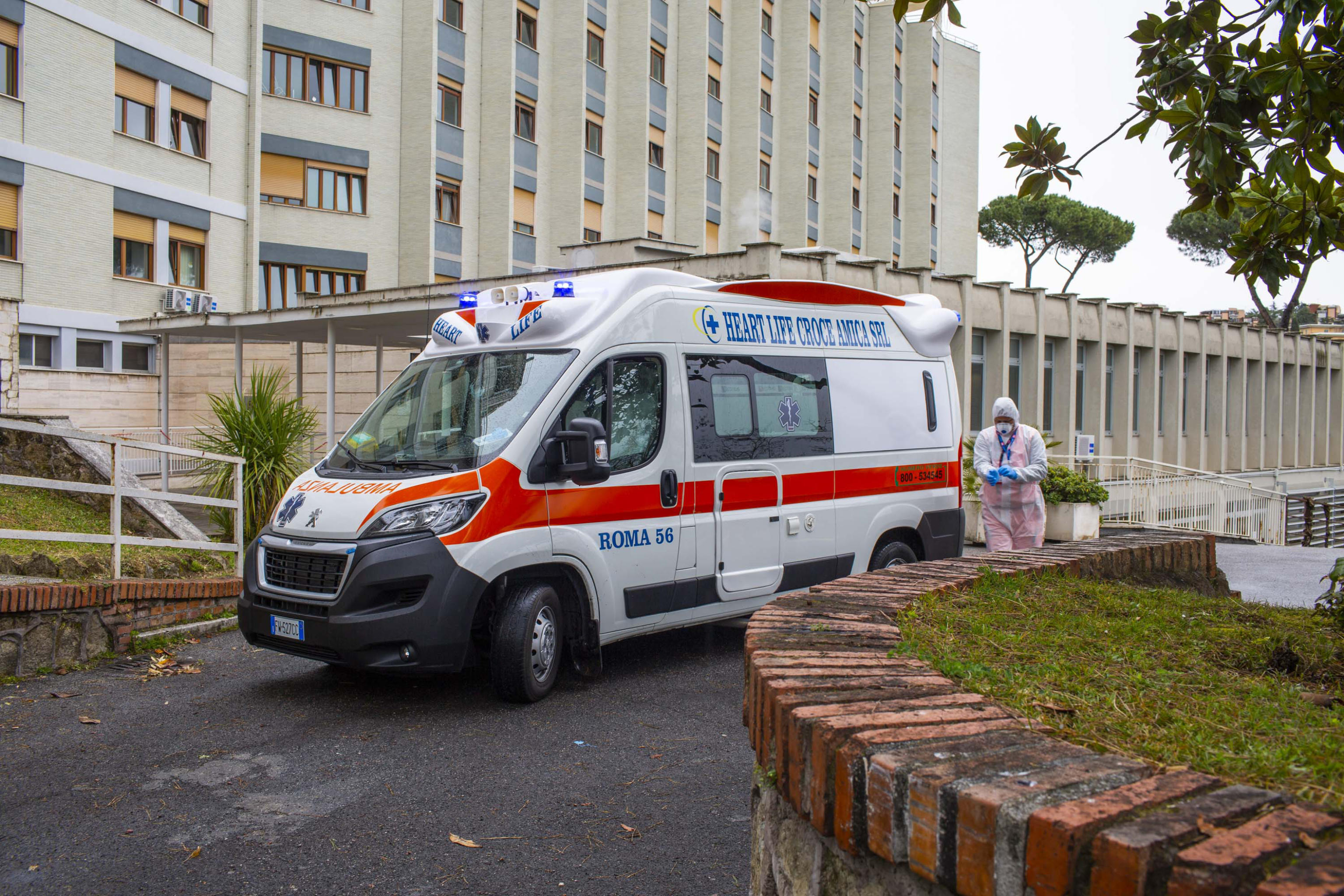 Covid, la sofferenza del Policlinico Gemelli: parla il professor Marco Elefanti