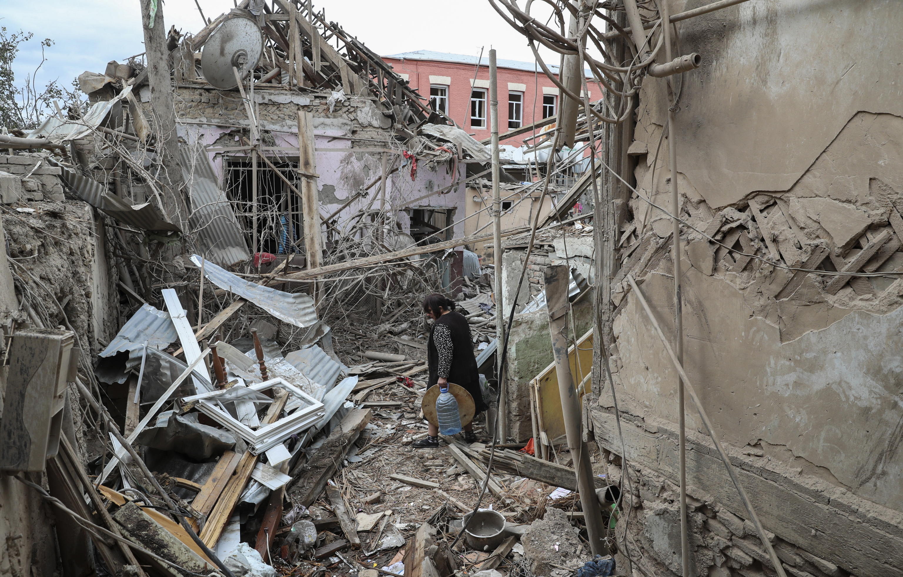 Il ruolo della Russia nel Nagorno-Karabakh: parla Luttwak