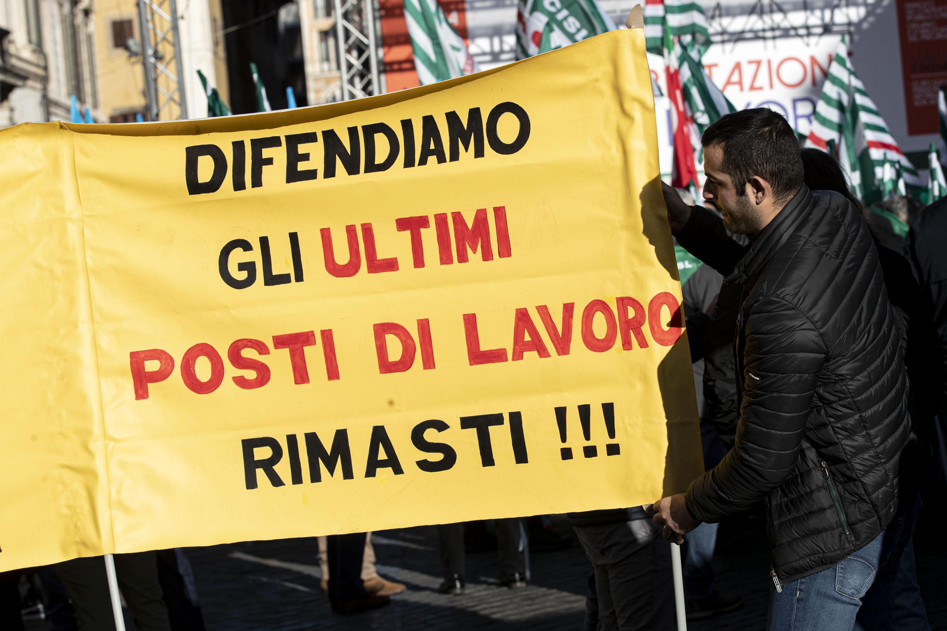 Istat: a ottobre diminuisce il numero degli occupati