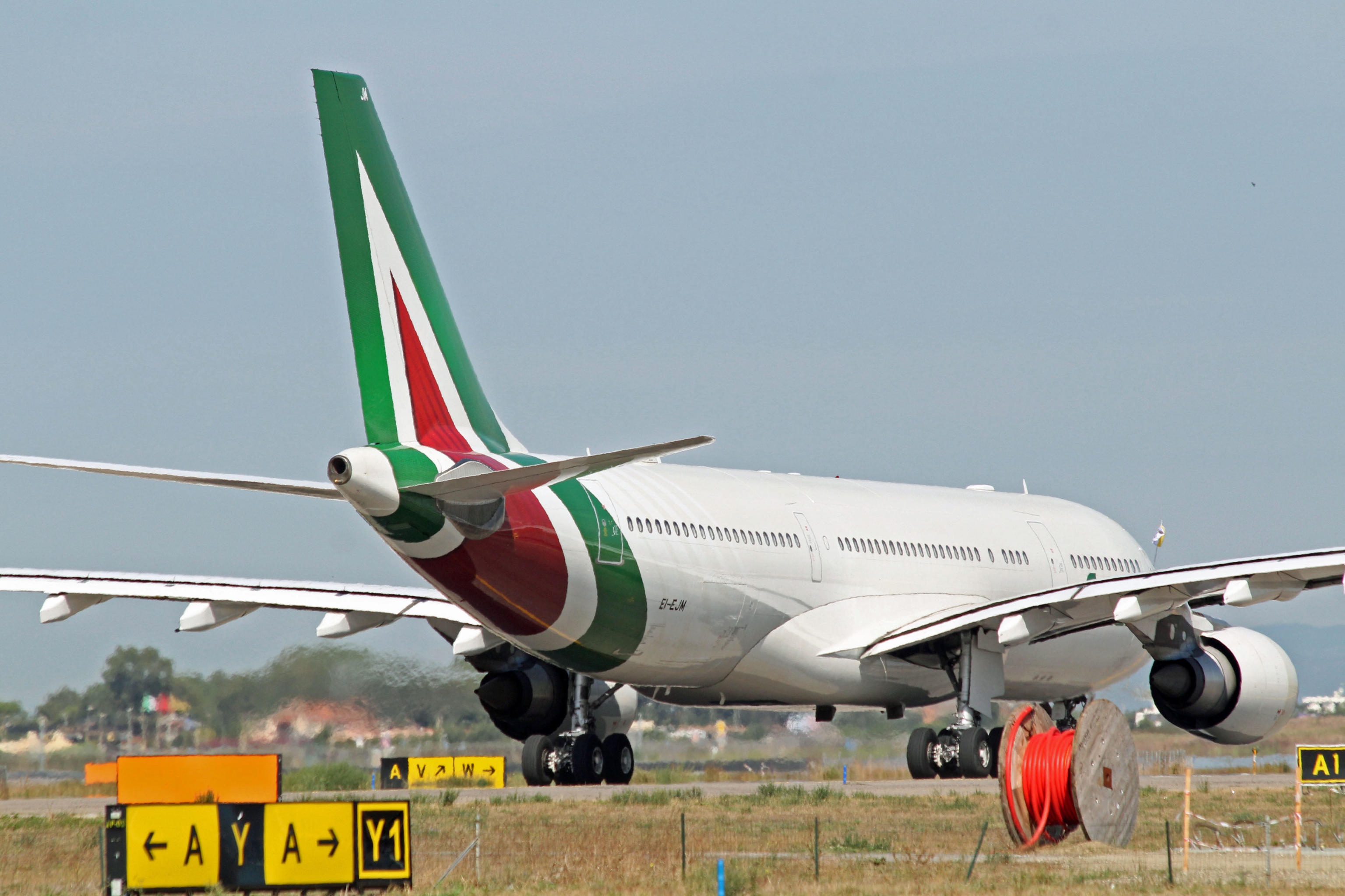 Alitalia in tre anni è costata 8 miliardi, ora basta