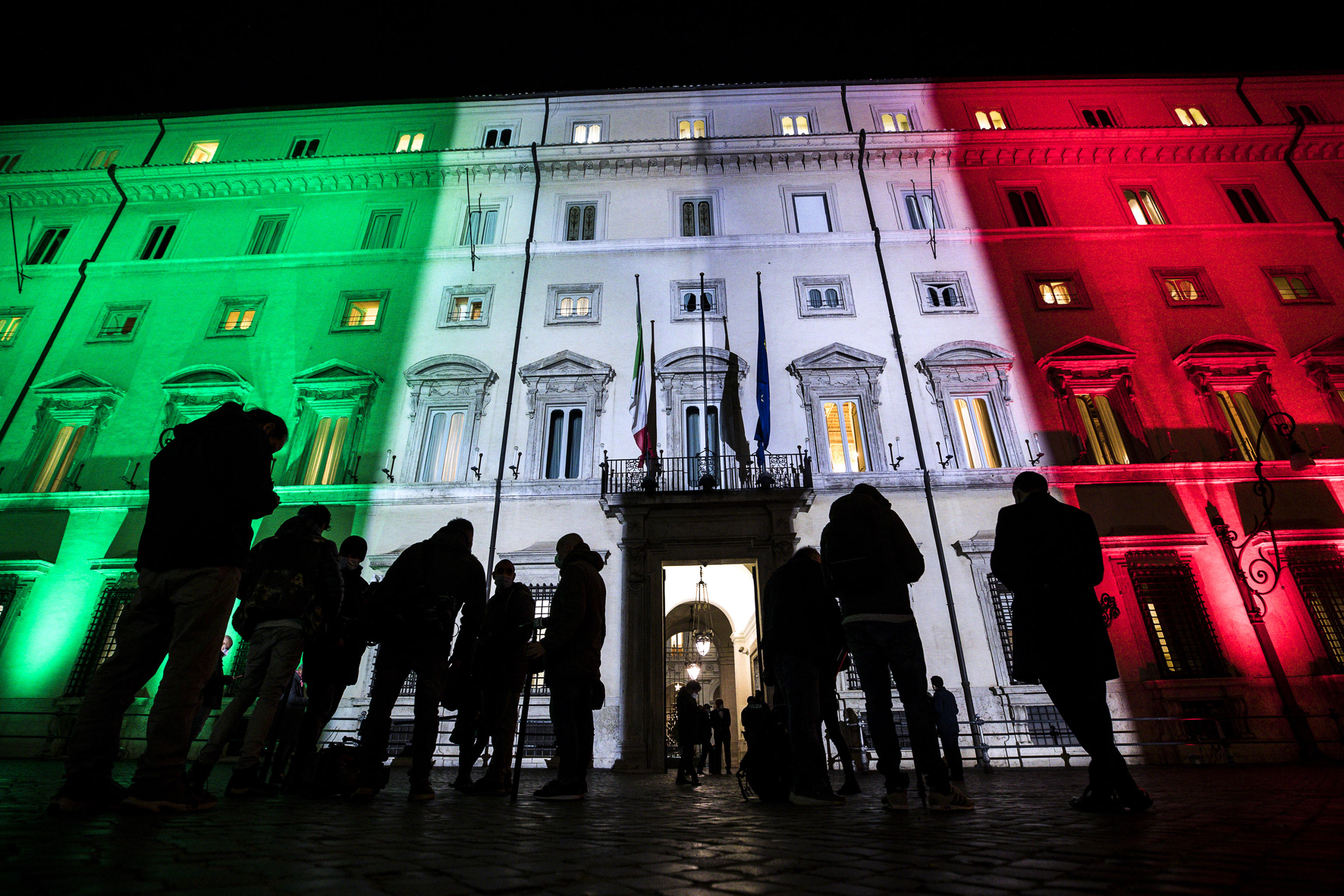 Padre-padrone oltre che abusivo