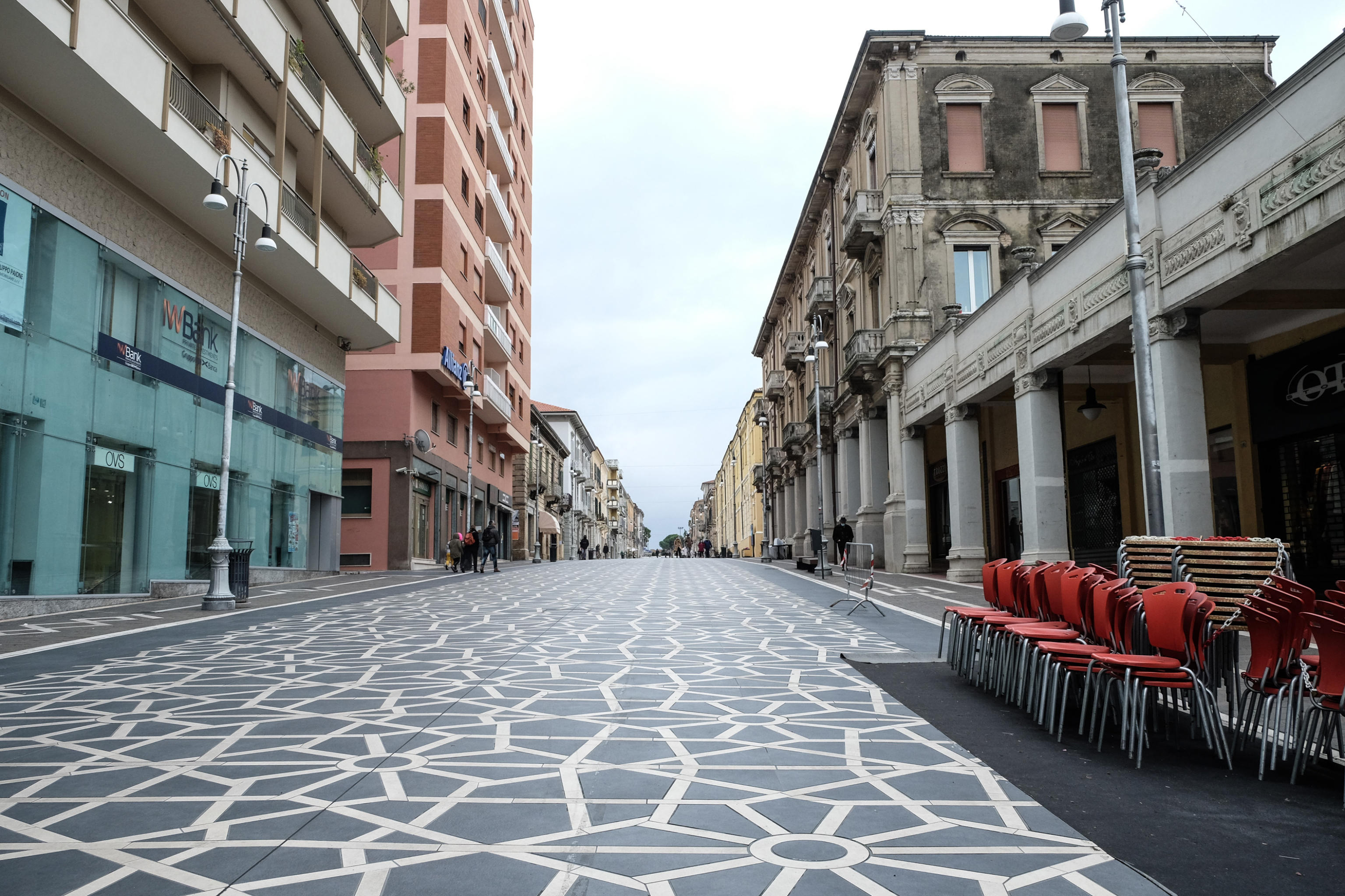 Natale in casa e “nodo” congiunti: è la zona rossa, bellezza