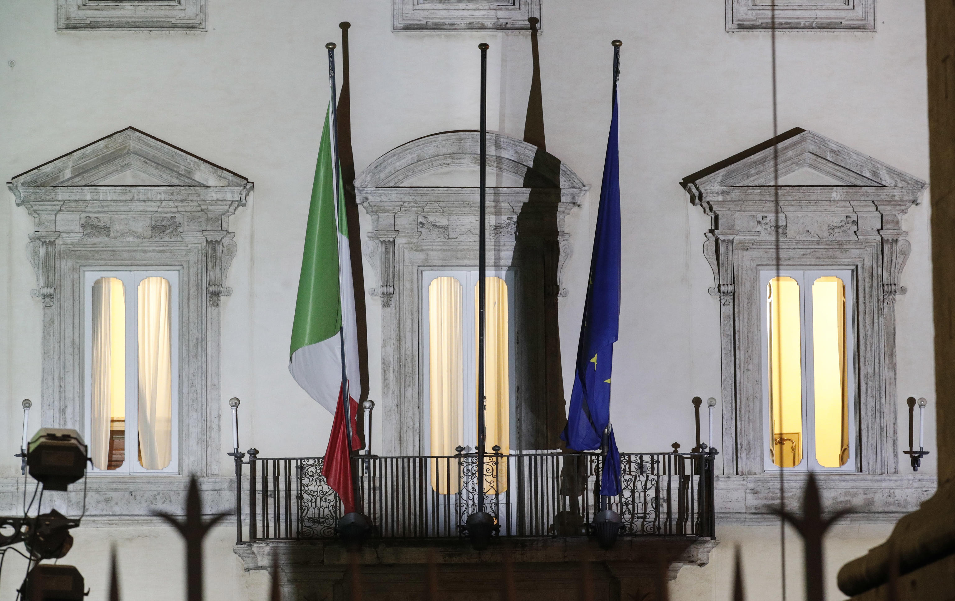 Conte vede gli alleati e accelera sul Recovery, ma Iv ribolle