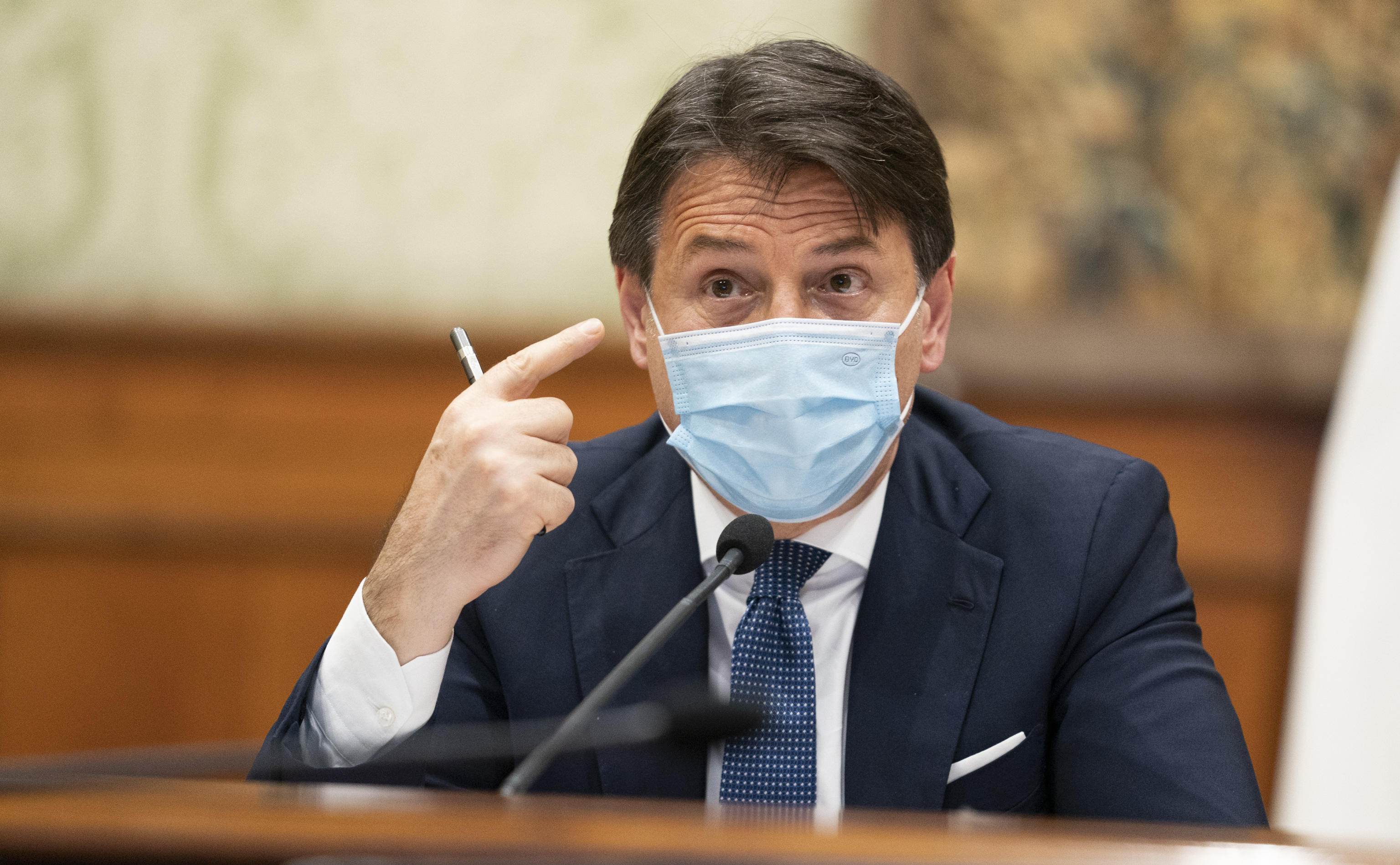 Conte: Governo avvisato, mezzo salvato (forse)