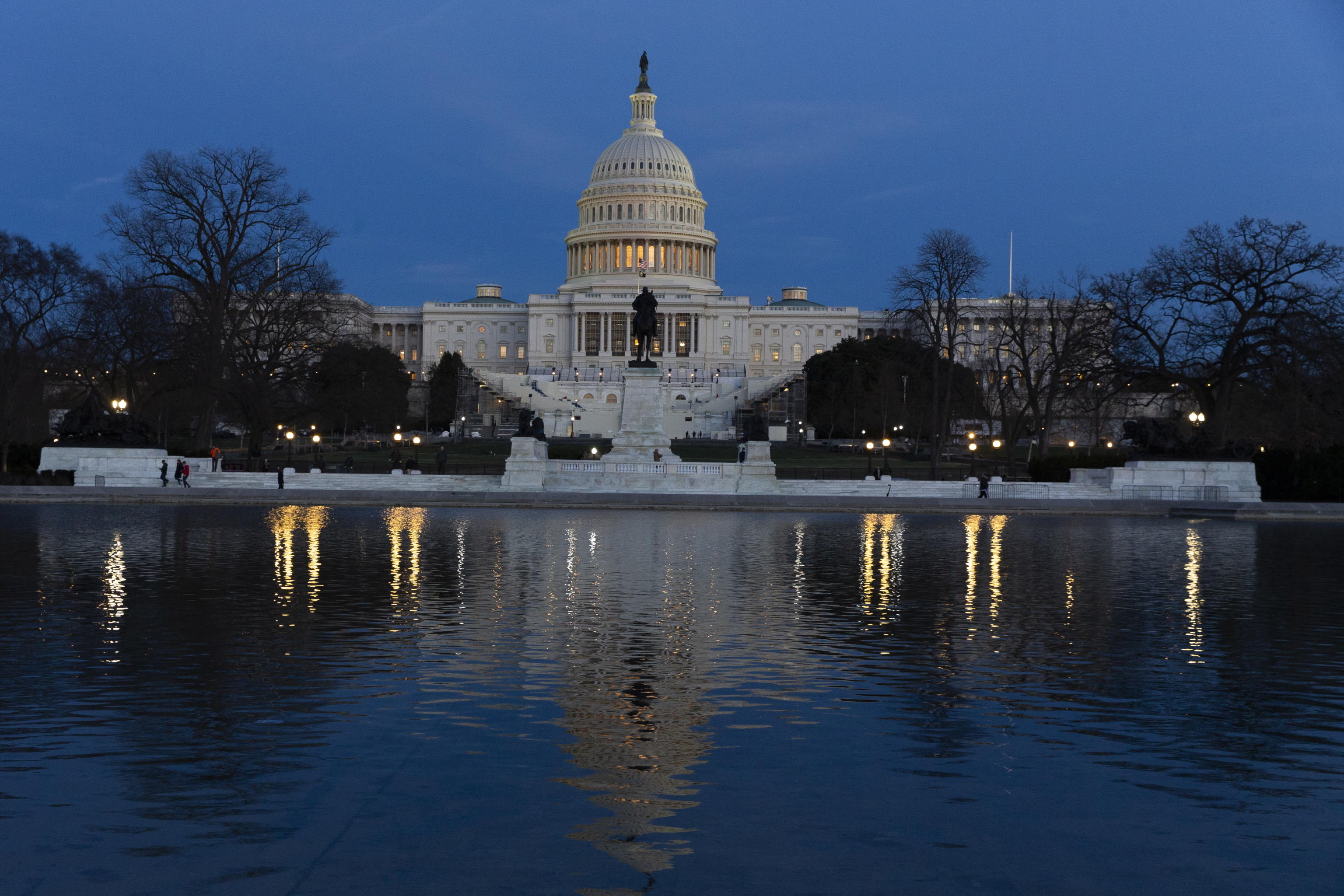 Il sacro fuoco della democrazia brucia nell’urna dimenticata