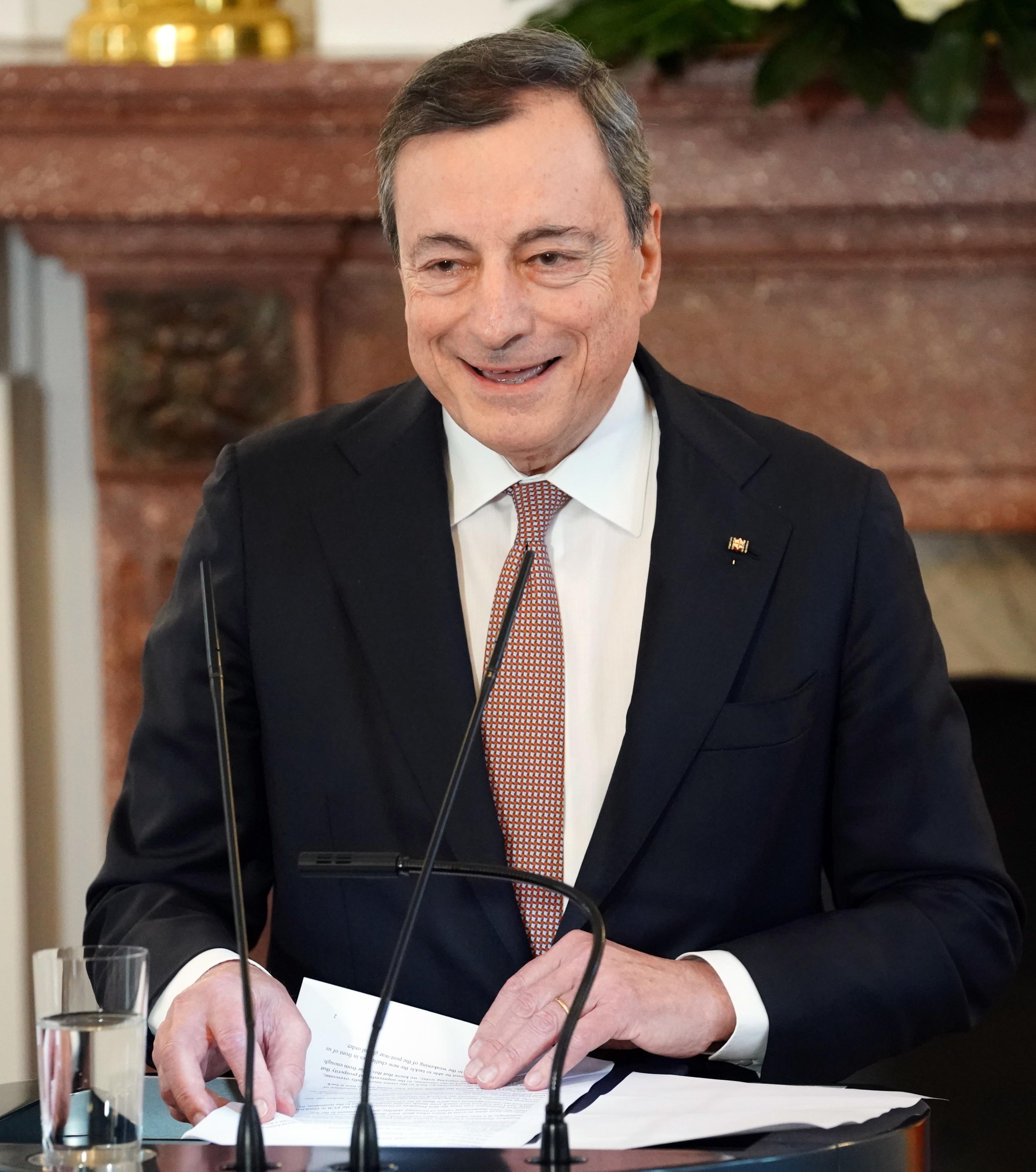 Non illudiamoci troppo con Draghi, lo lasceranno da solo