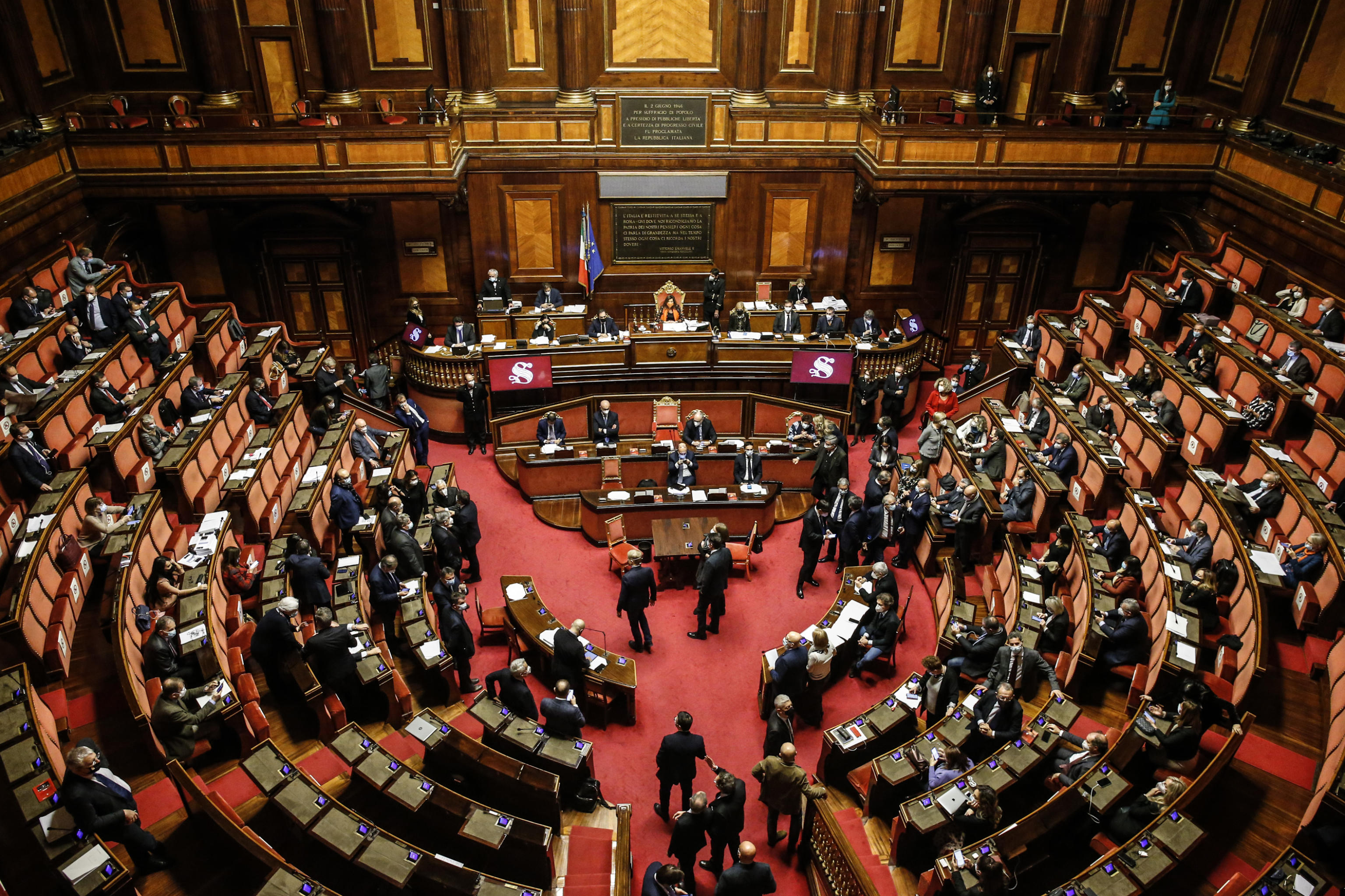 La politica fuori dalle Camere
