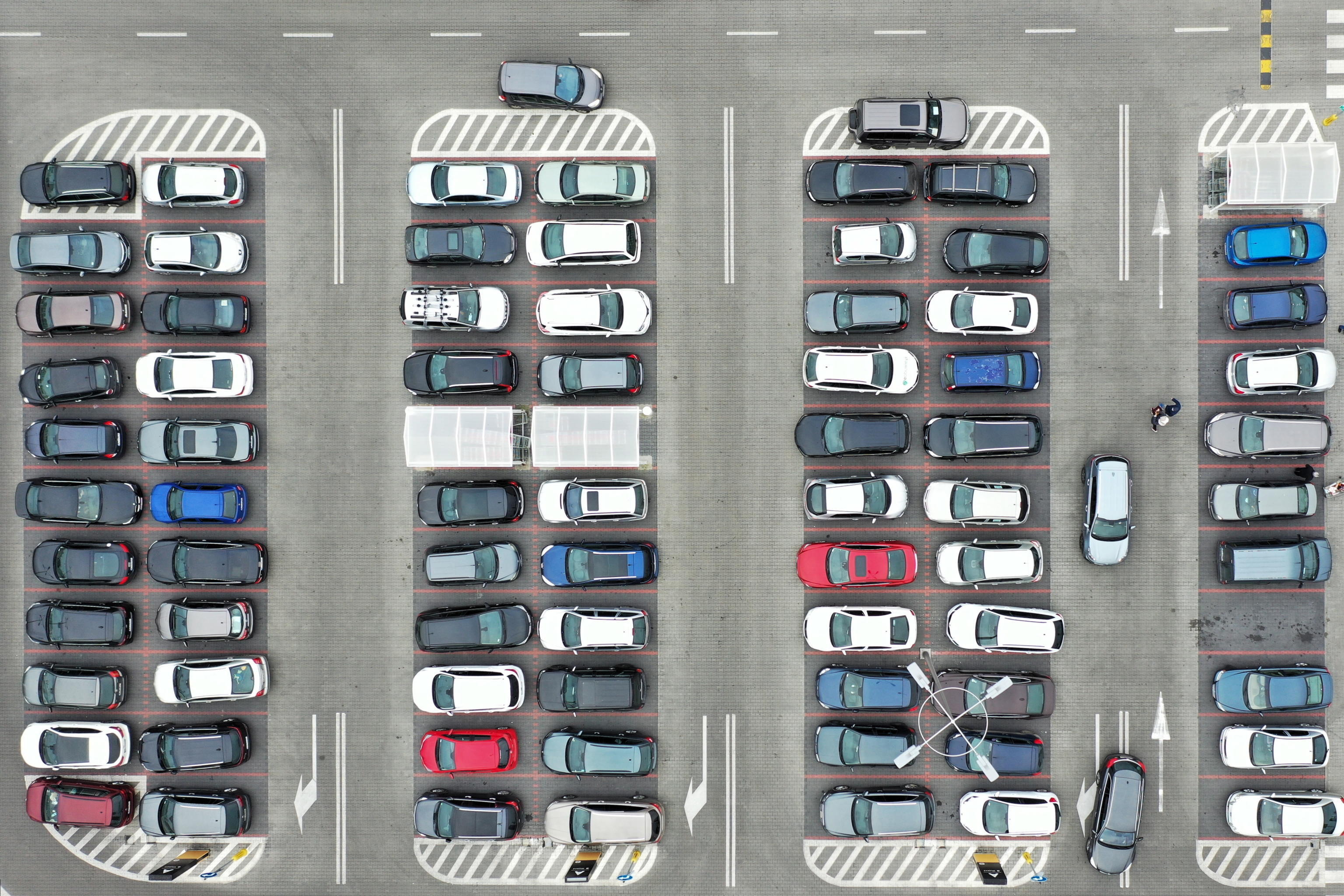 Auto: mercato europeo crolla del 24,6% nel 2020