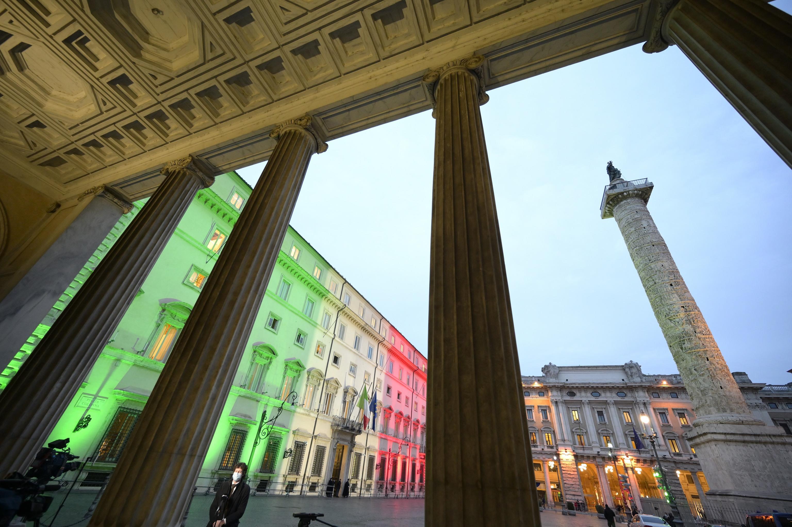 Crisi: da Palazzo Chigi al Parlamento, passando per il calciomercato