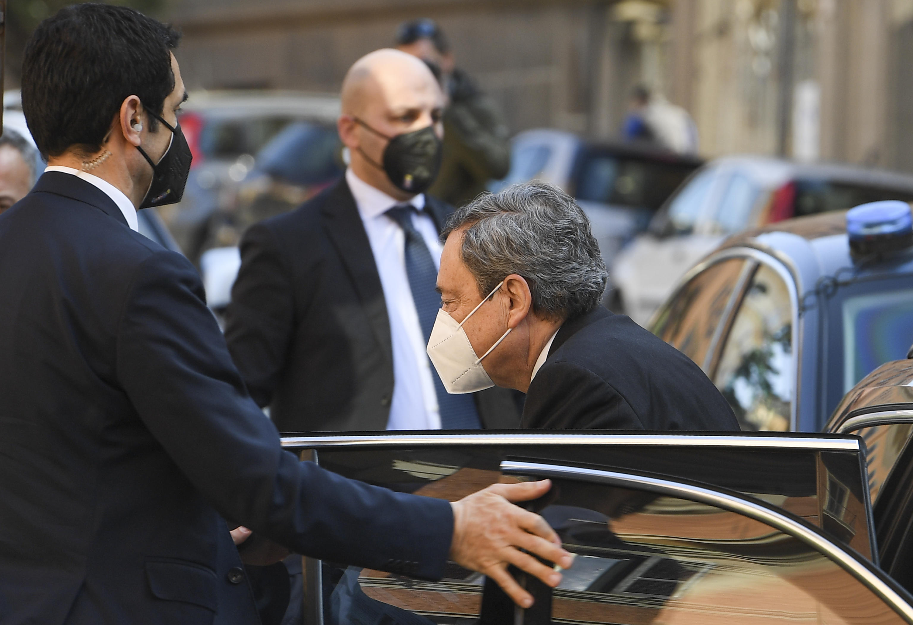 Caro Draghi, non vada a troppi convegni o la metteranno nel mezzo