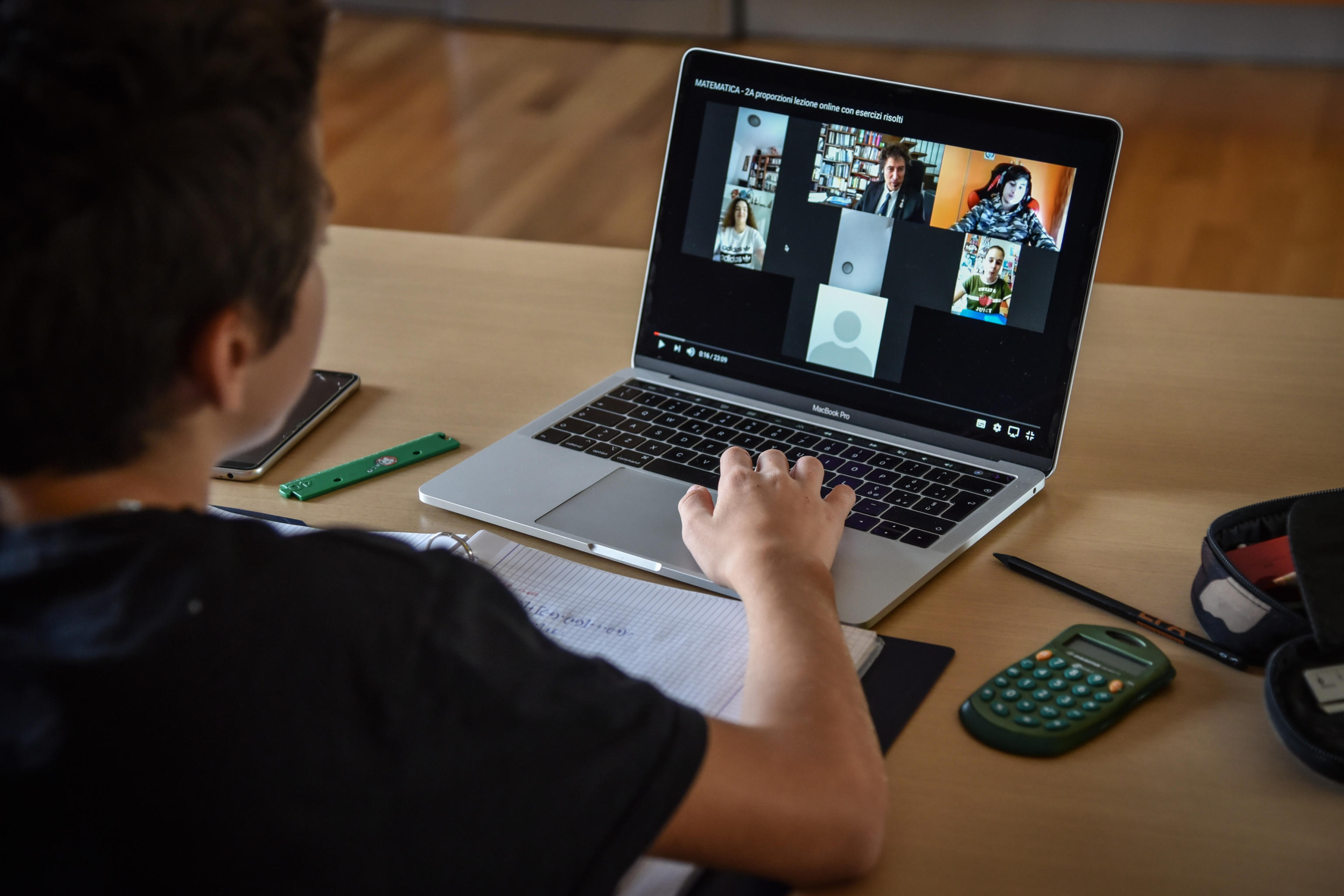 Dad: i ragazzi tutti a casa